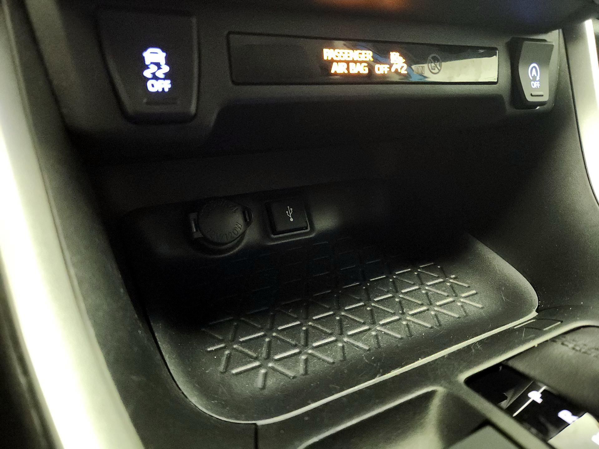 Thumbnail: 2020 Toyota RAV4 - 18