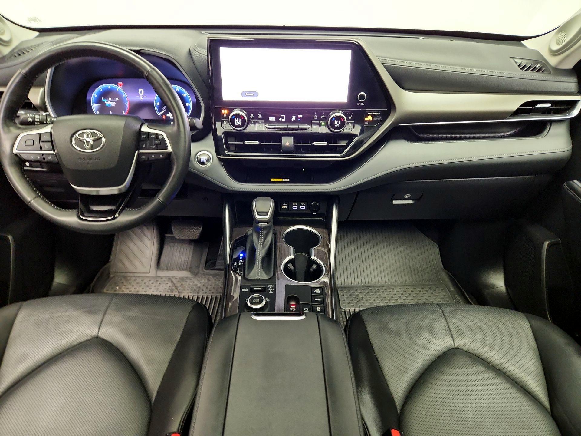 Thumbnail: 2023 Toyota Highlander - 9