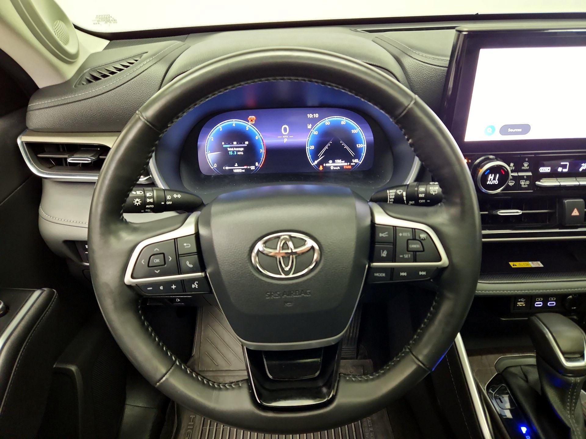 Thumbnail: 2023 Toyota Highlander - 10