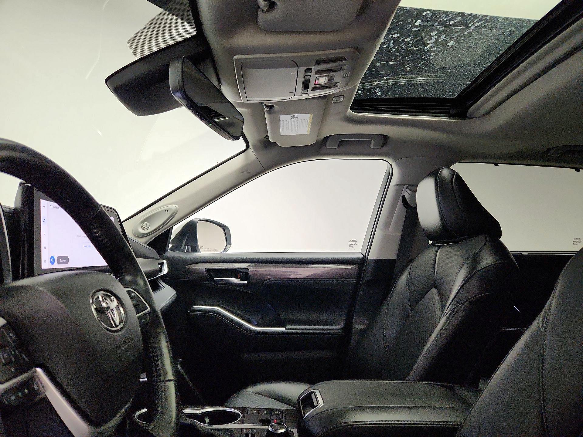 Thumbnail: 2023 Toyota Highlander - 19