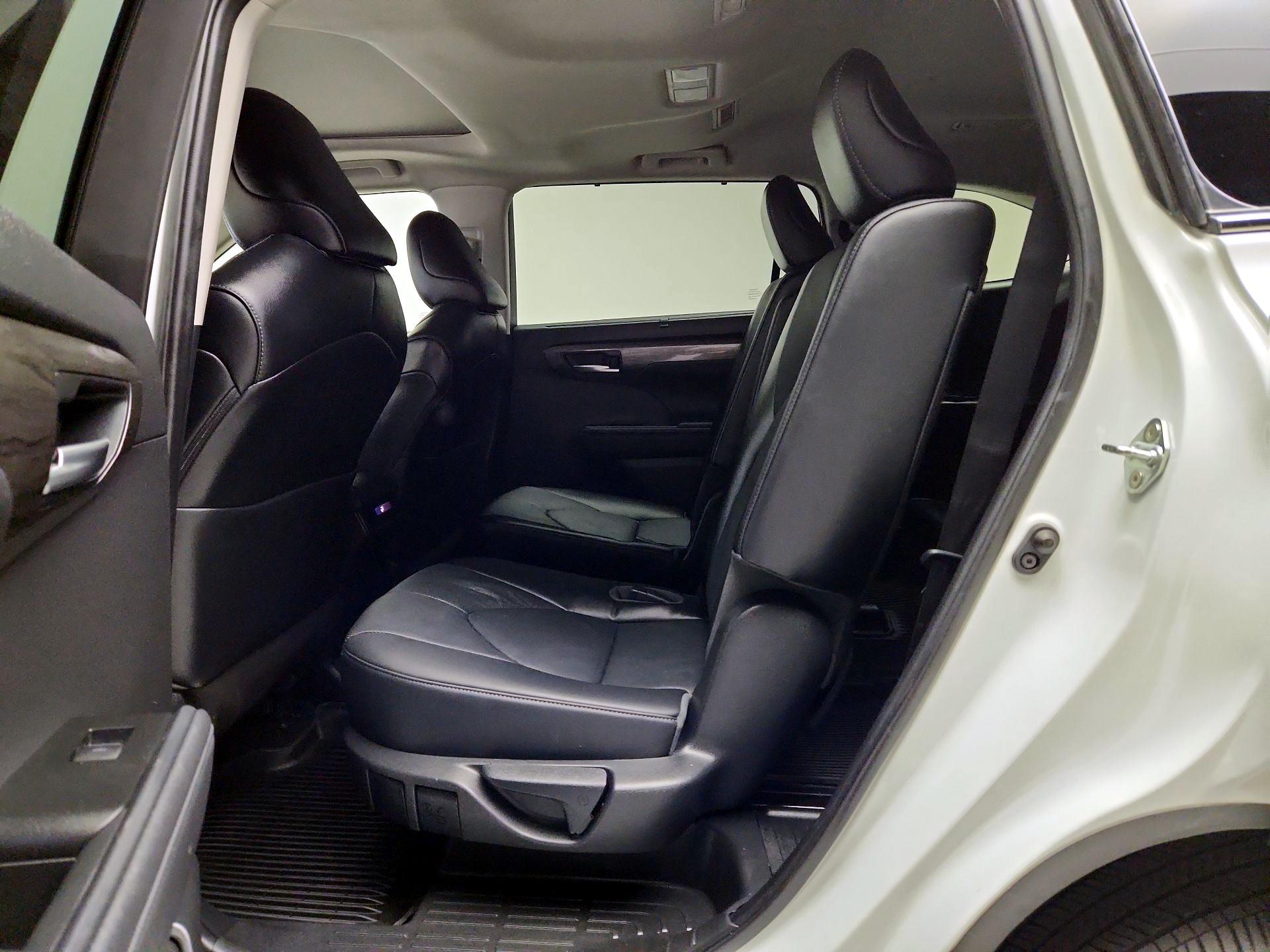 Thumbnail: 2023 Toyota Highlander - 20