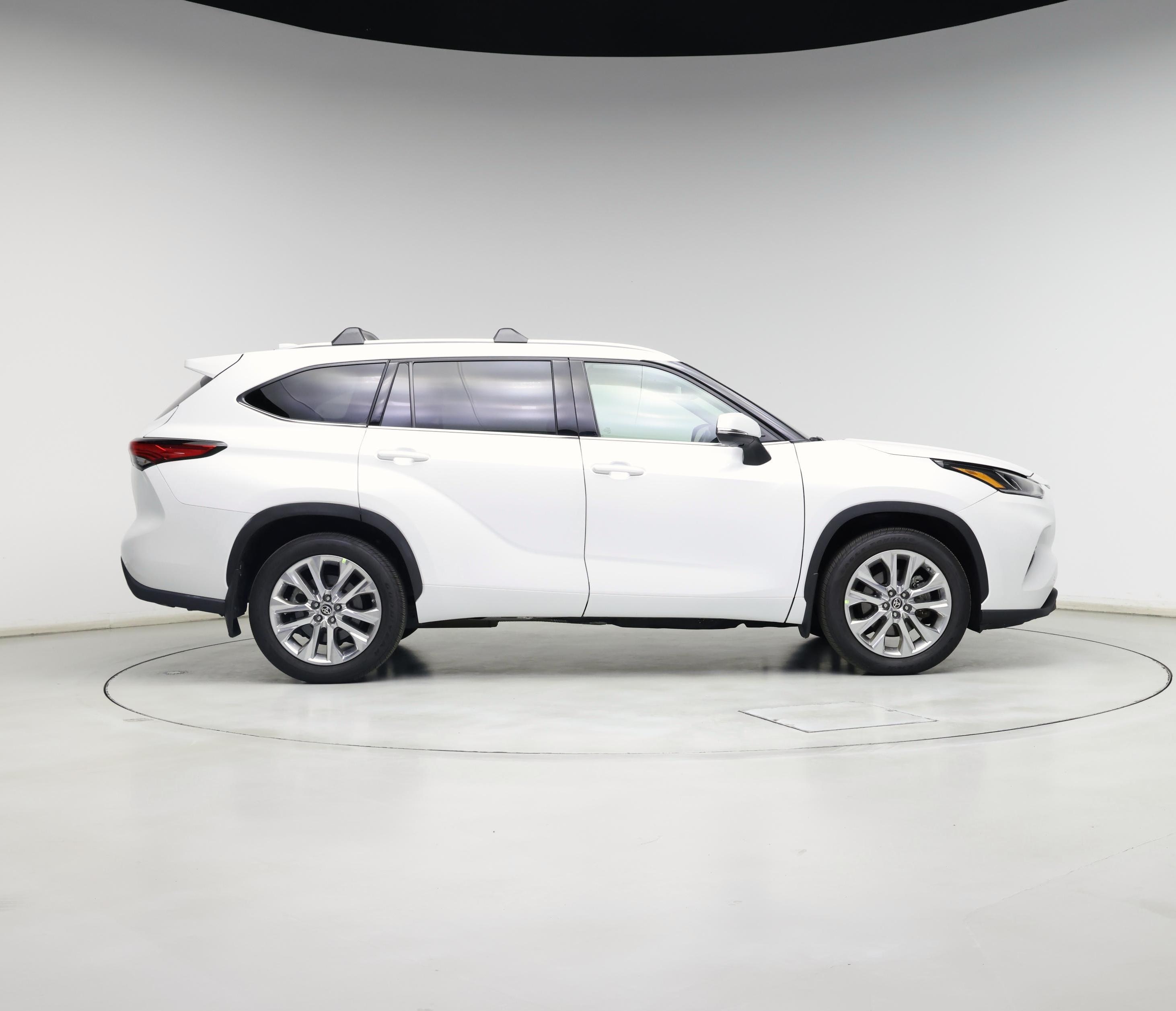 Thumbnail: 2023 Toyota Highlander - 7