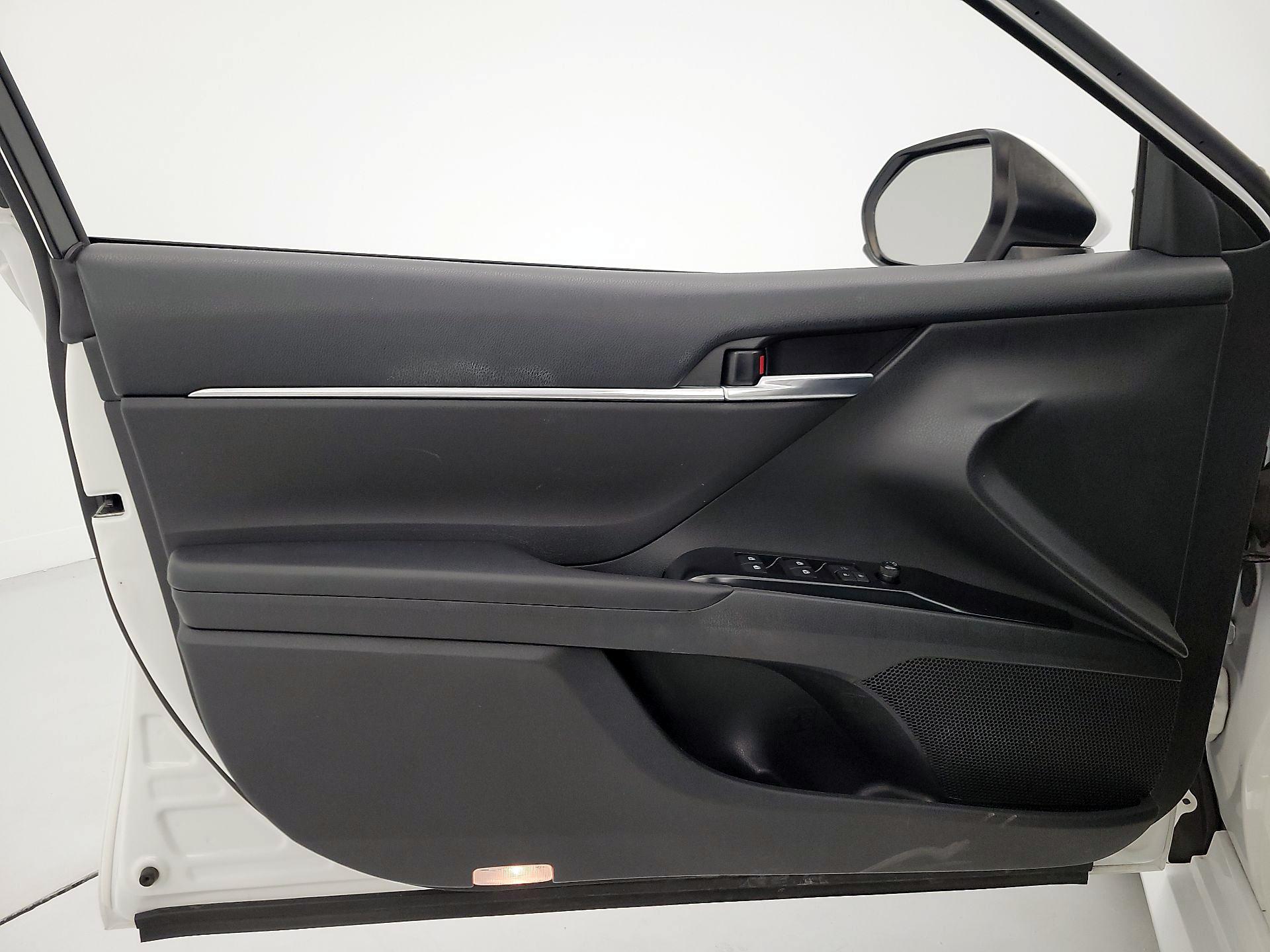 Thumbnail: 2018 Toyota Camry - 12