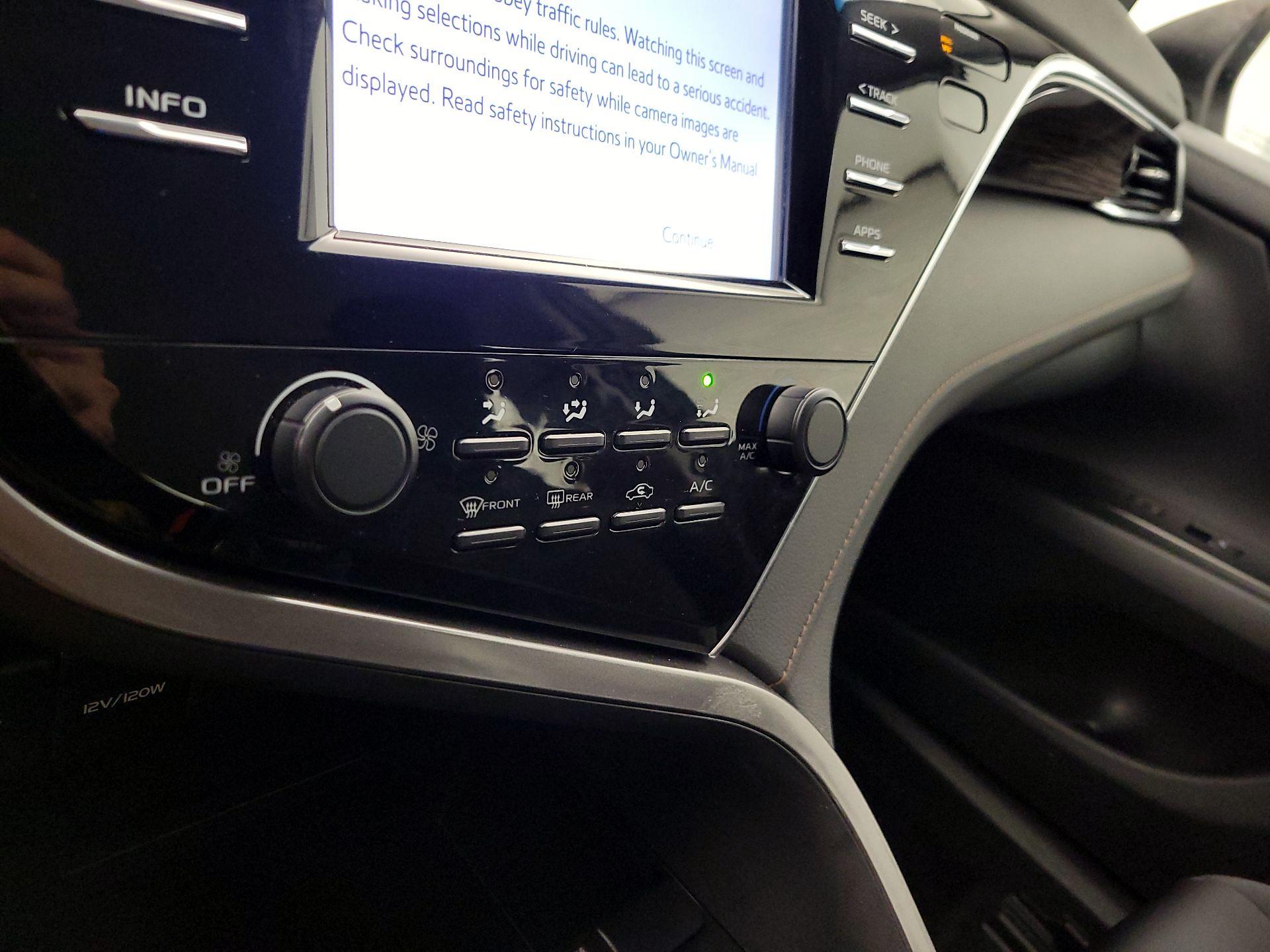 Thumbnail: 2018 Toyota Camry - 16