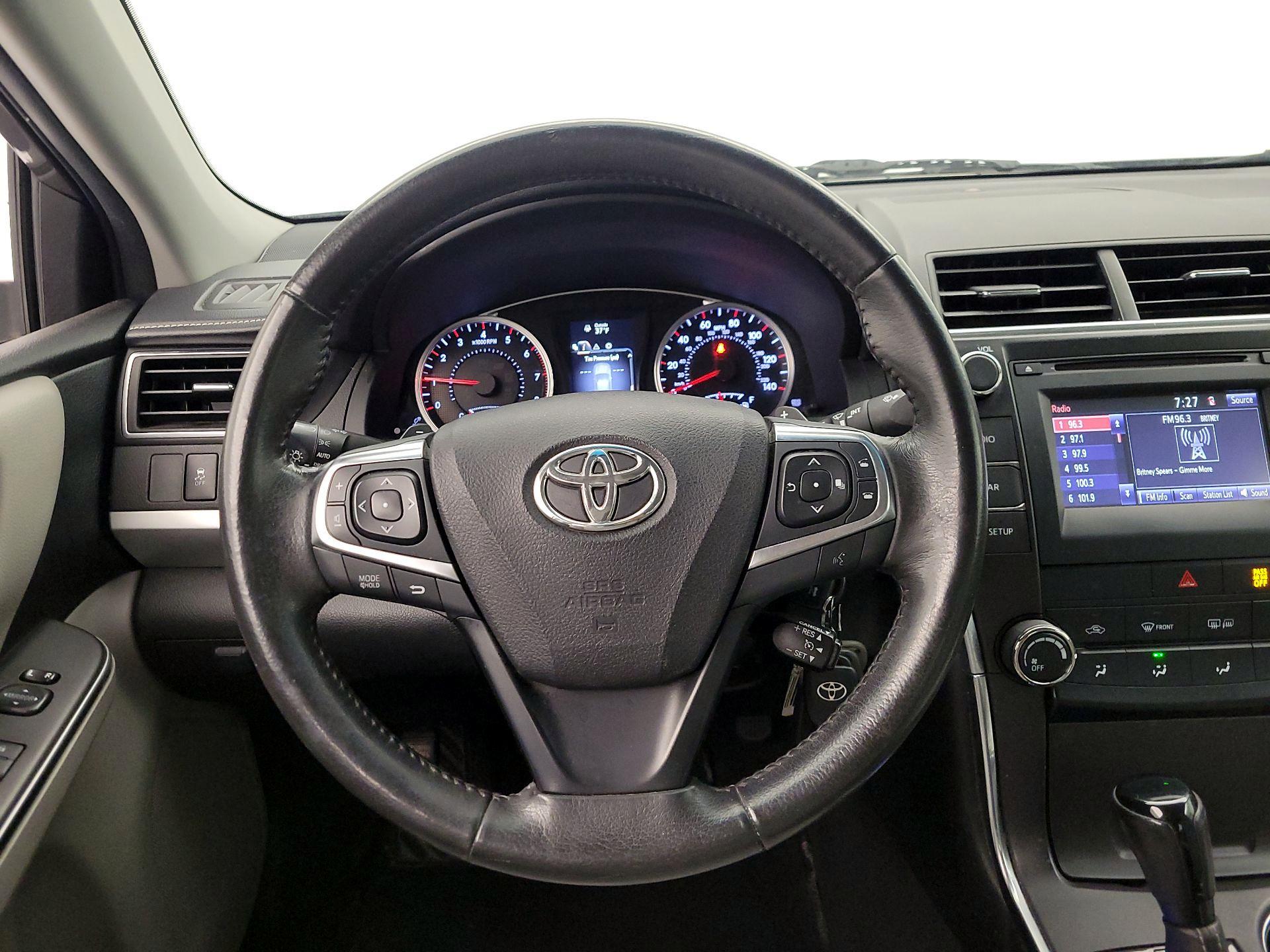 Thumbnail: 2016 Toyota Camry - 10