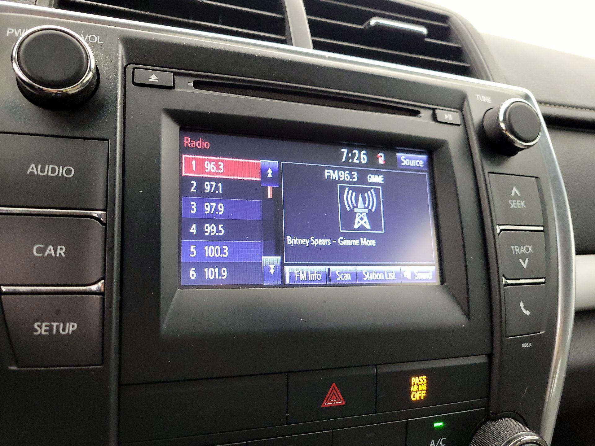 Thumbnail: 2016 Toyota Camry - 15