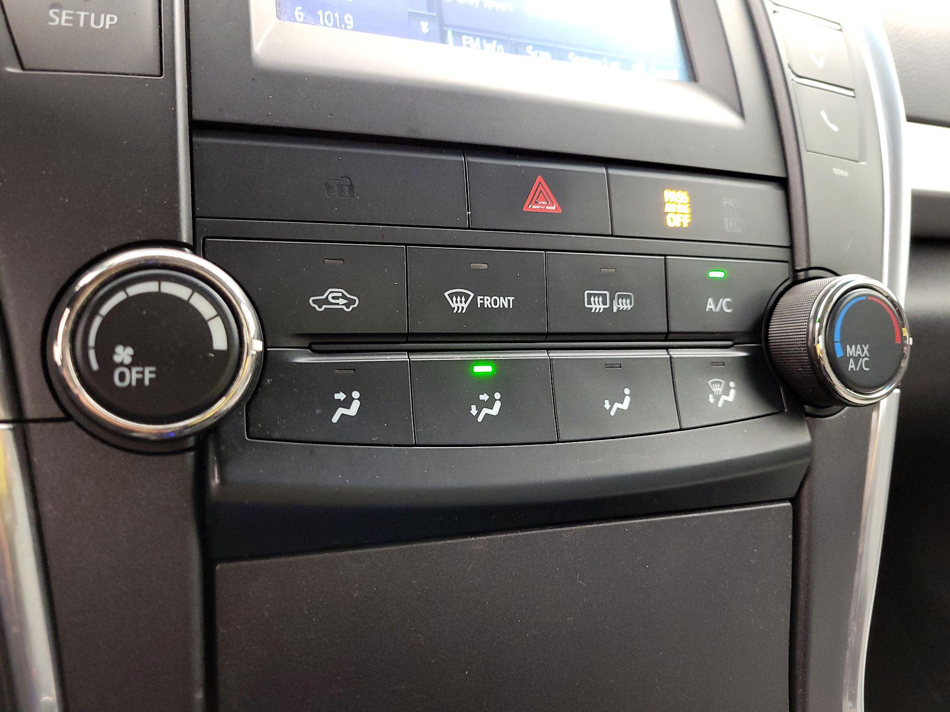 Thumbnail: 2016 Toyota Camry - 16