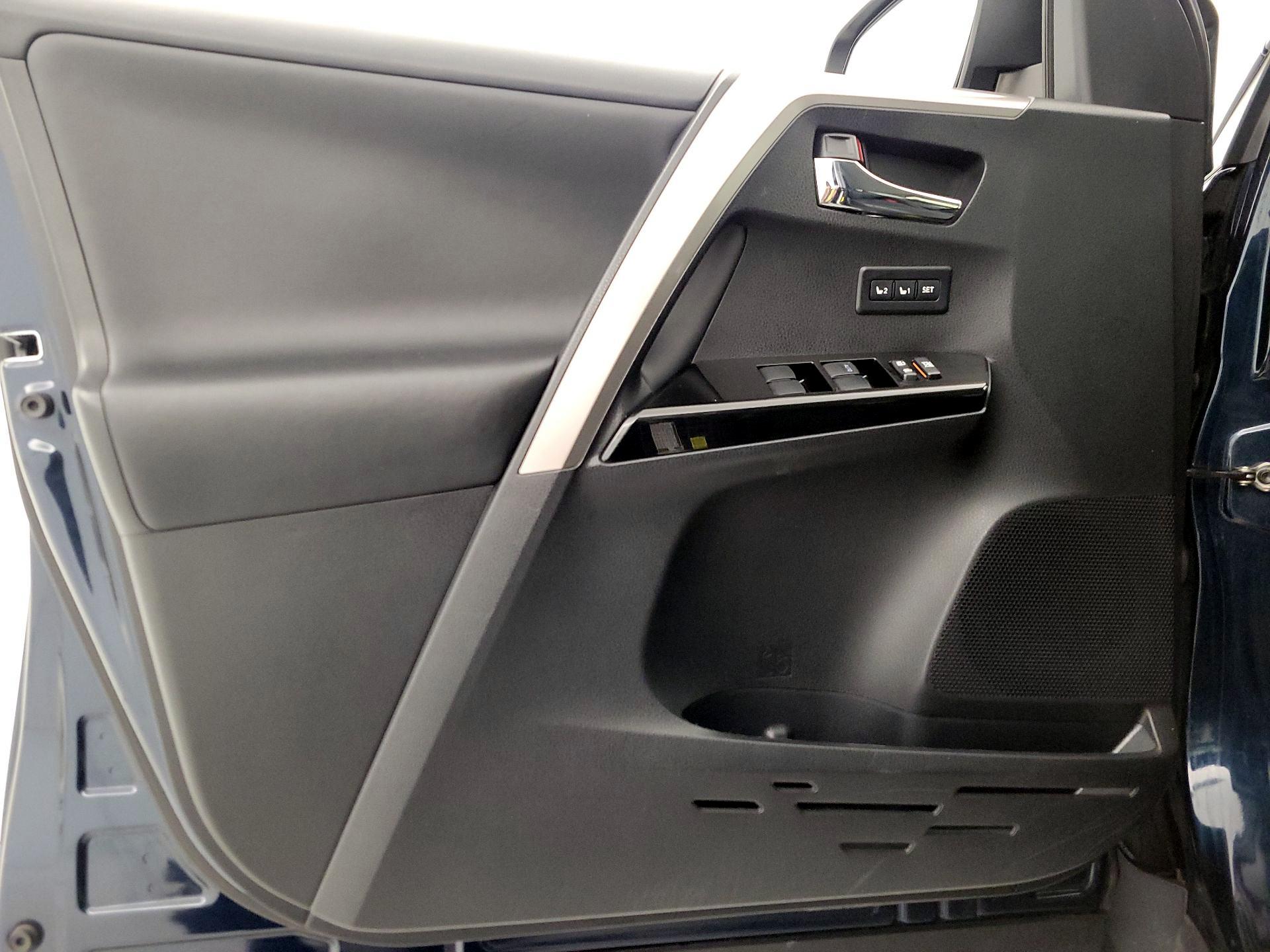 Thumbnail: 2017 Toyota RAV4 - 12