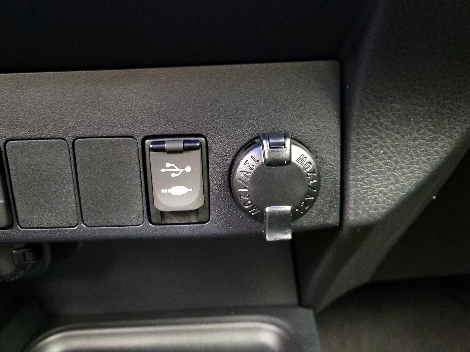 Thumbnail: 2017 Toyota RAV4 - 18