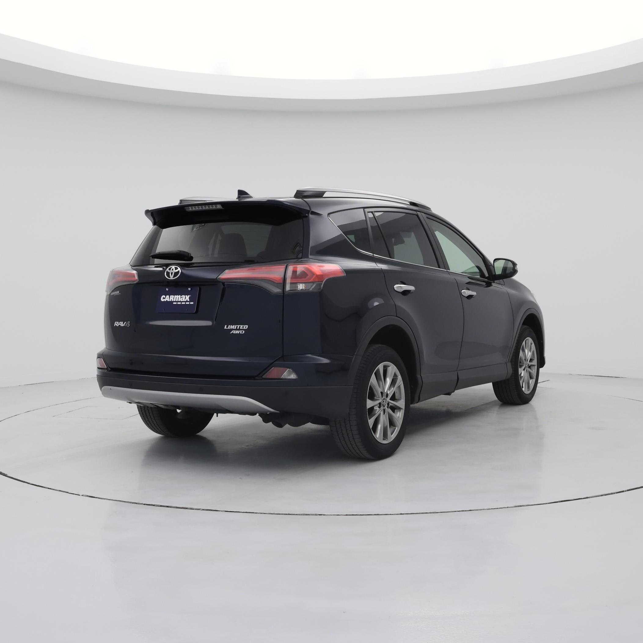 Thumbnail: 2017 Toyota RAV4 - 8