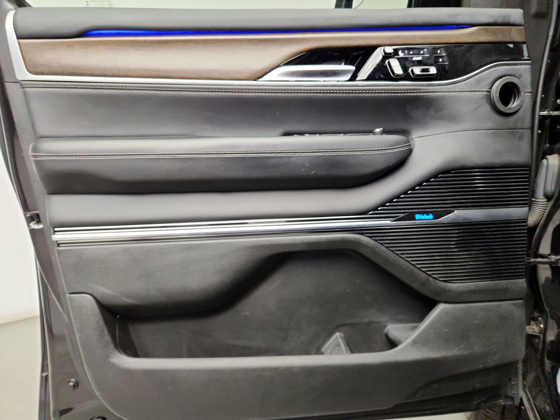 Thumbnail: 2022 Jeep Grand Wagoneer - 12