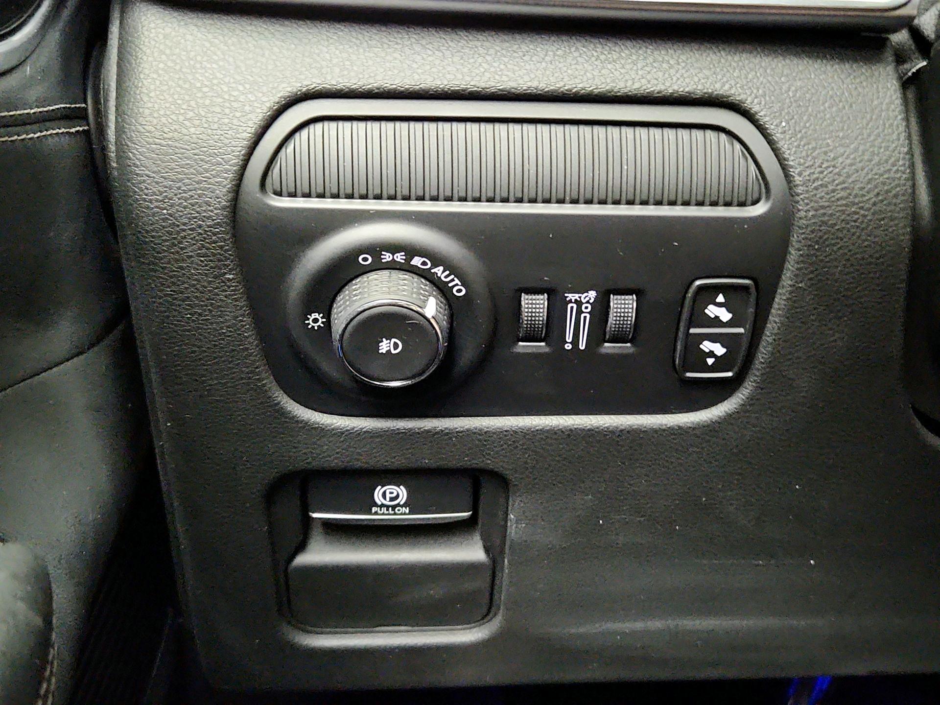 Thumbnail: 2022 Jeep Grand Wagoneer - 13