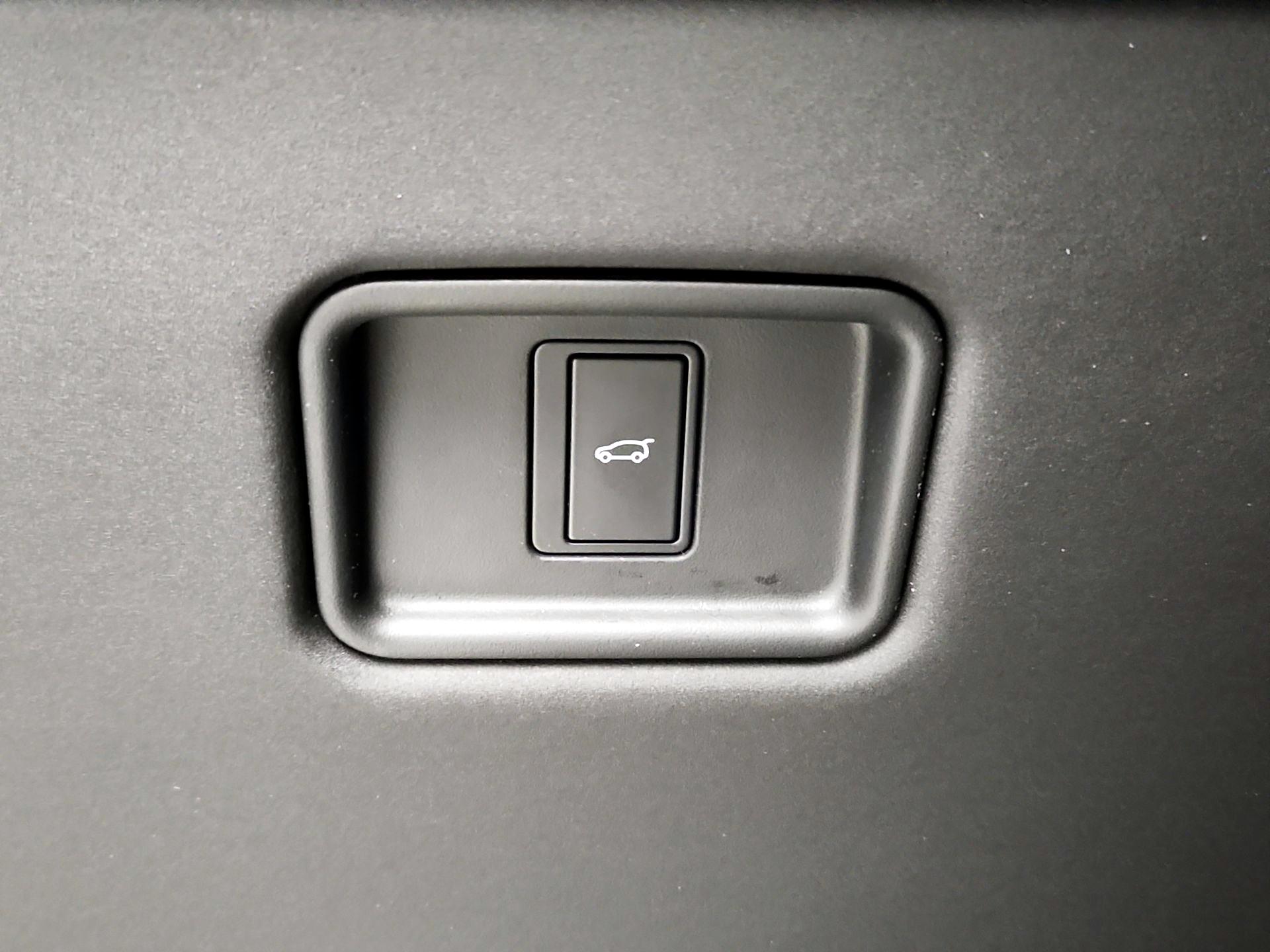 Thumbnail: 2023 Land Rover Range Rover Sport - 13