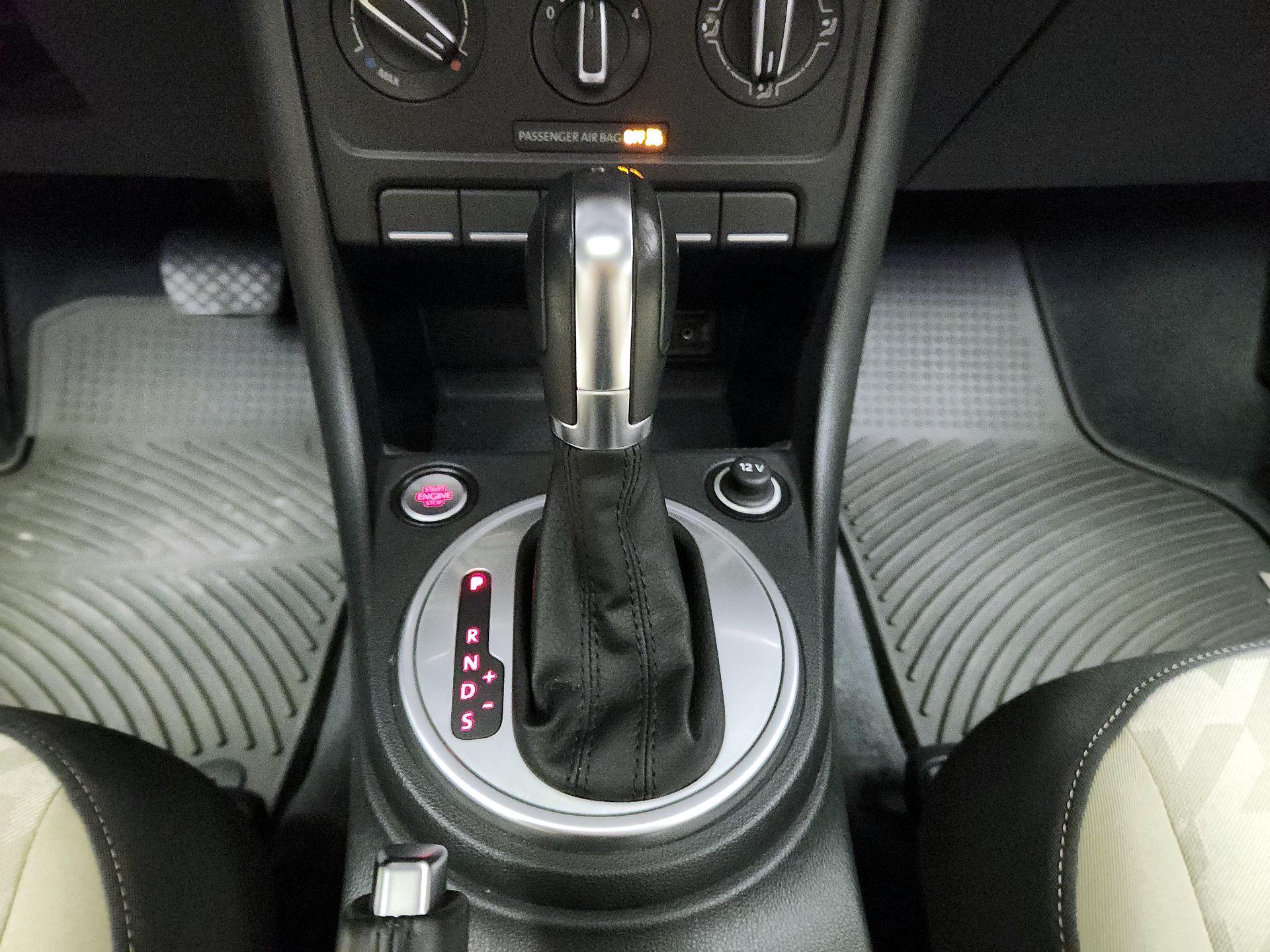 Thumbnail: 2018 Volkswagen Beetle - 17