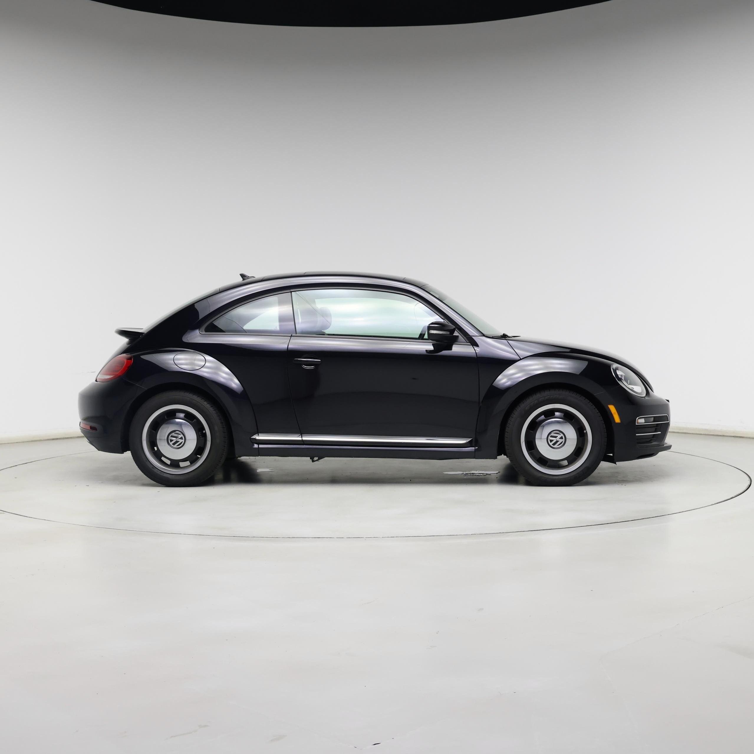 Thumbnail: 2018 Volkswagen Beetle - 7