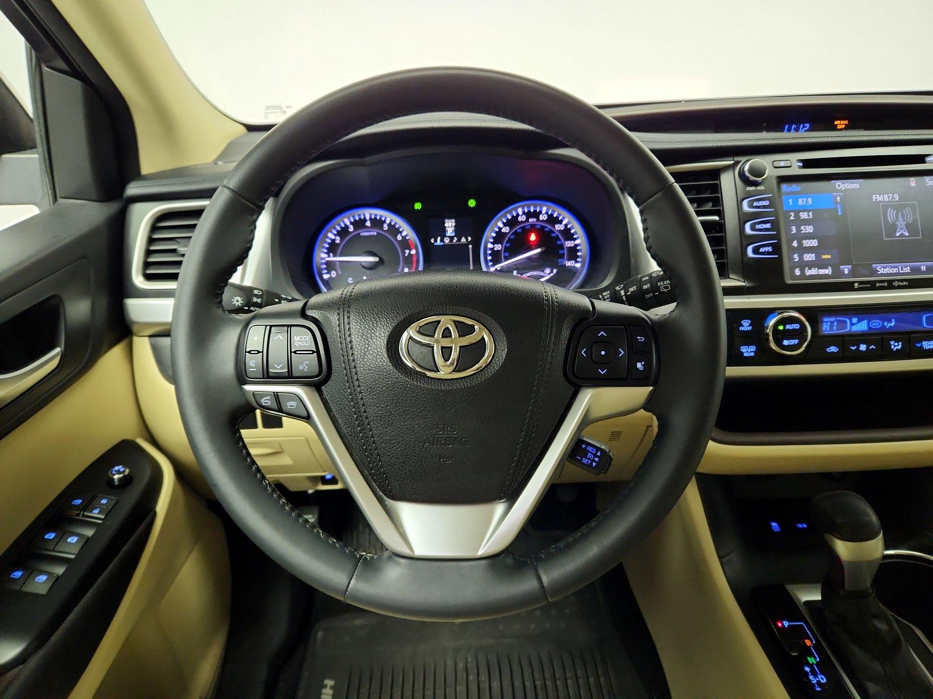 Thumbnail: 2016 Toyota Highlander - 10