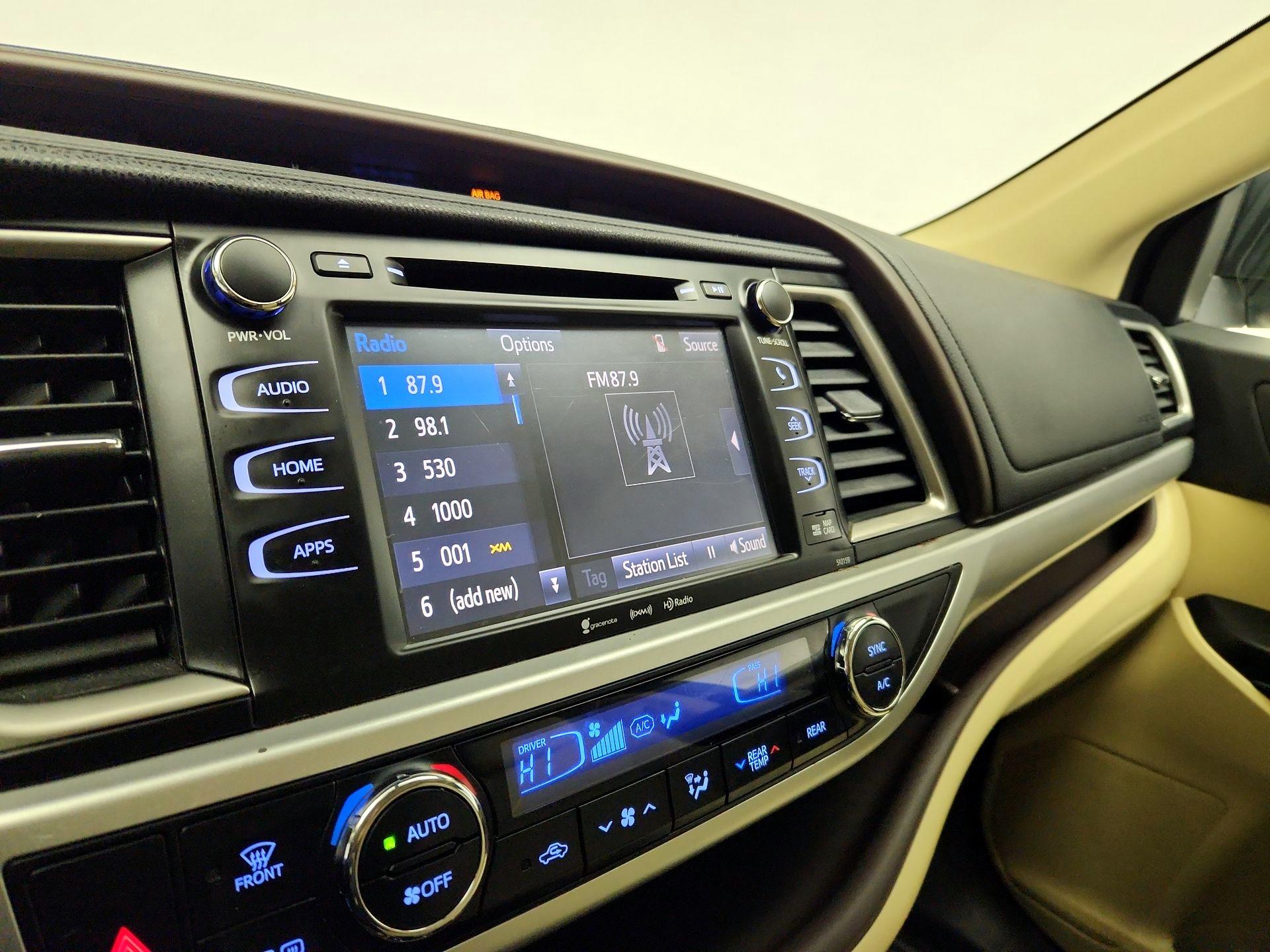 Thumbnail: 2016 Toyota Highlander - 16