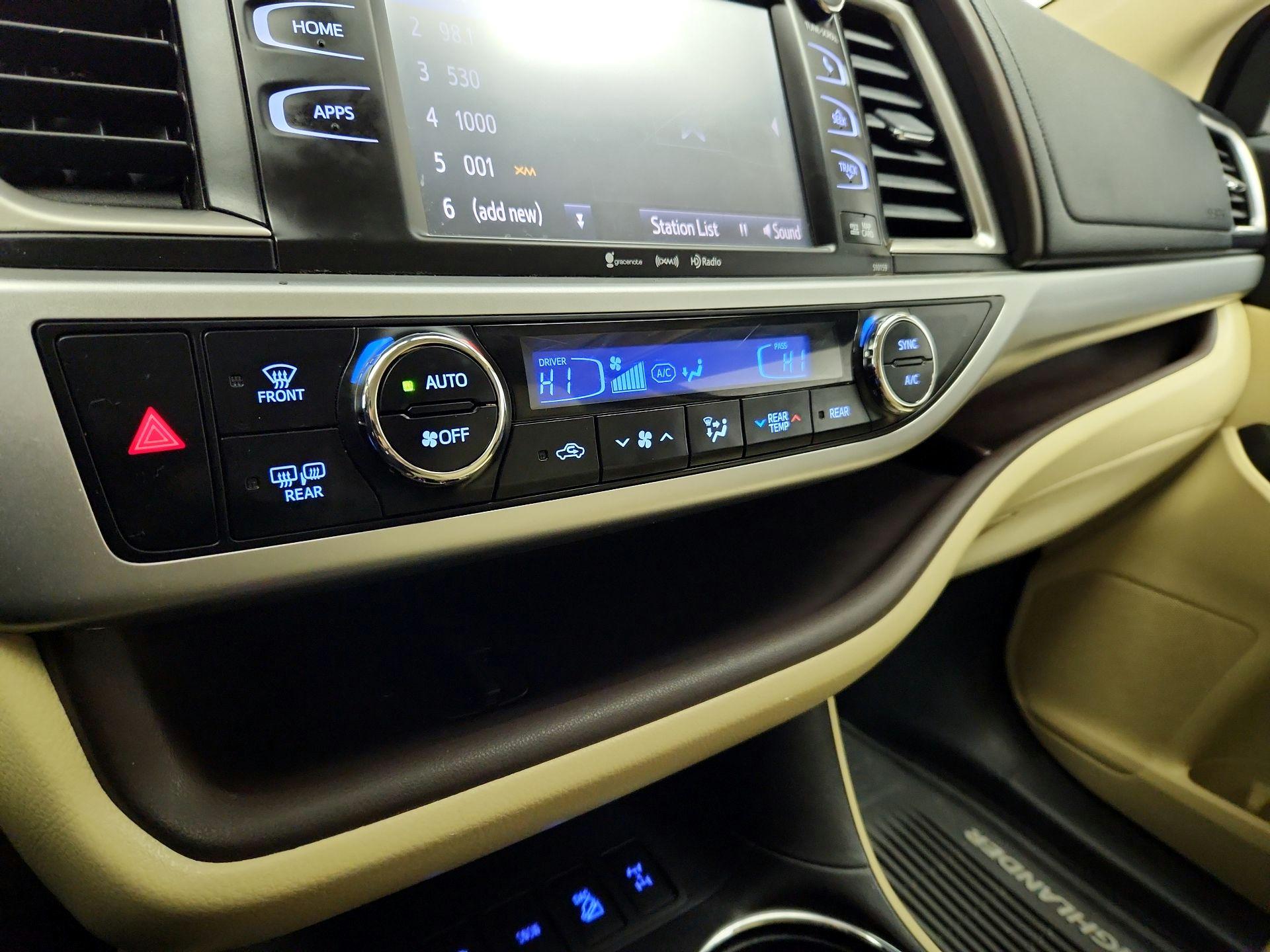 Thumbnail: 2016 Toyota Highlander - 17