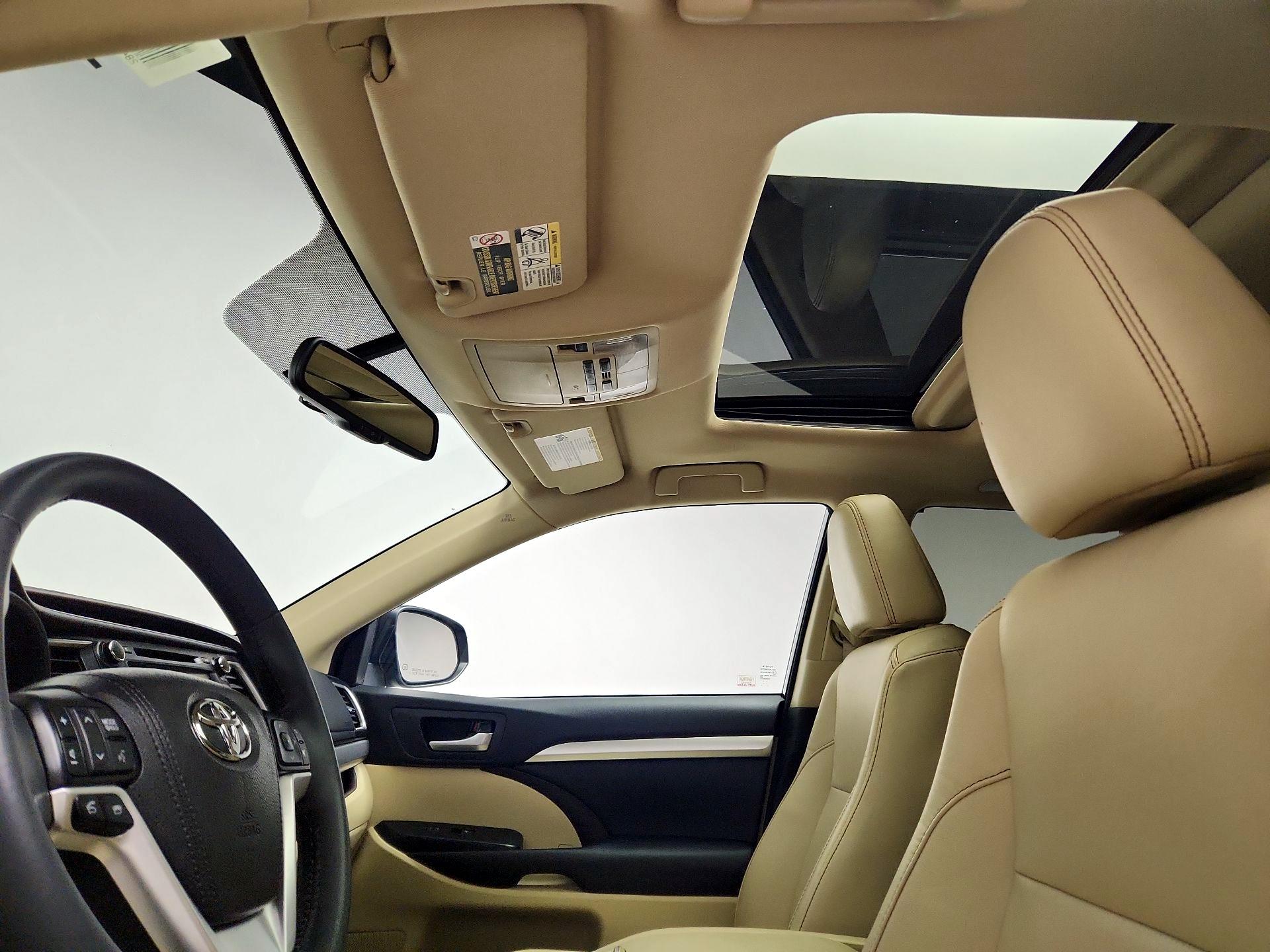 Thumbnail: 2016 Toyota Highlander - 20