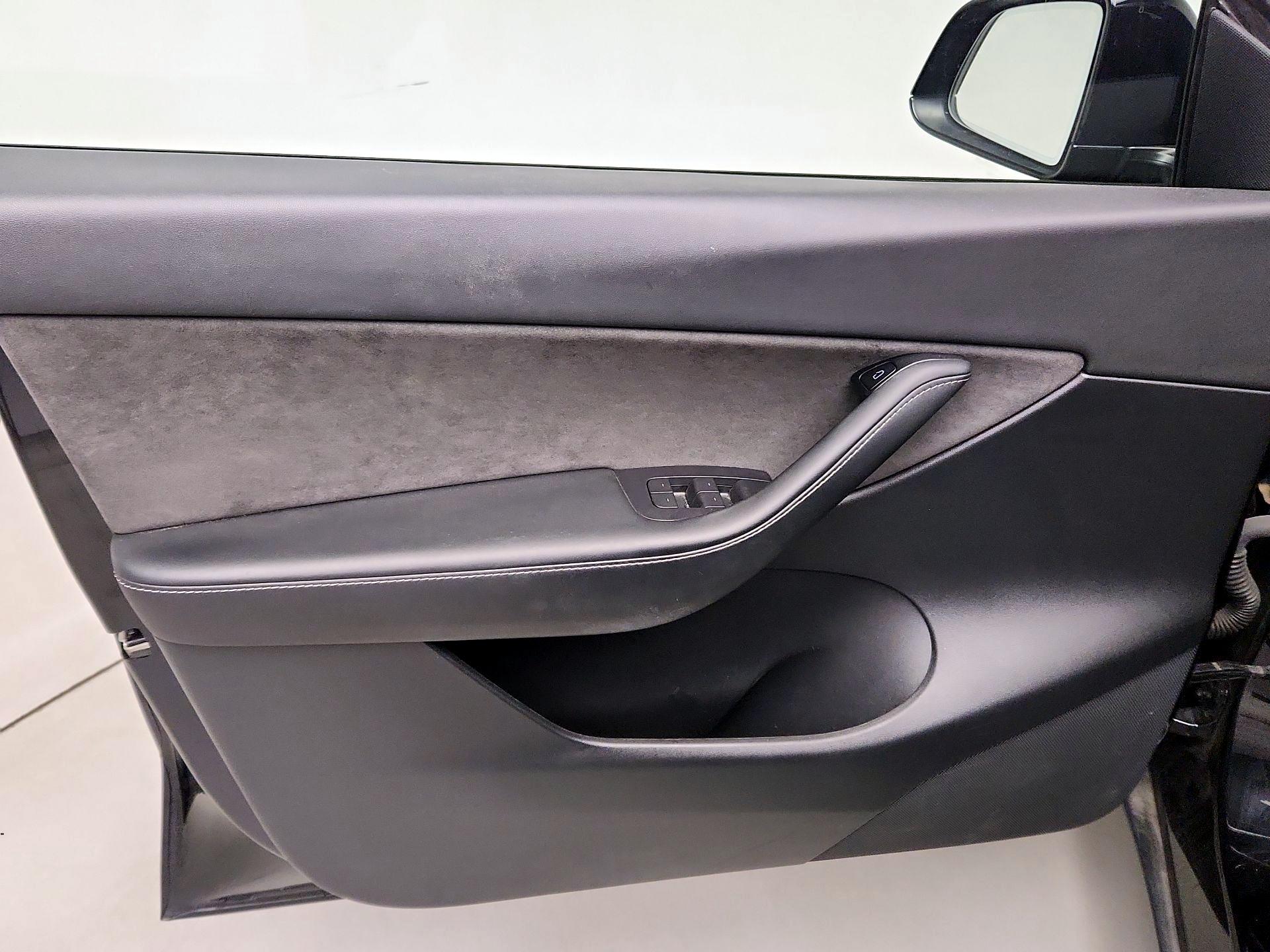 Thumbnail: 2022 Tesla Model Y - 12