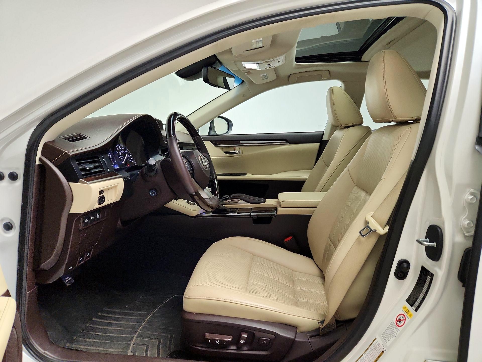 Thumbnail: 2017 Lexus ES - 11