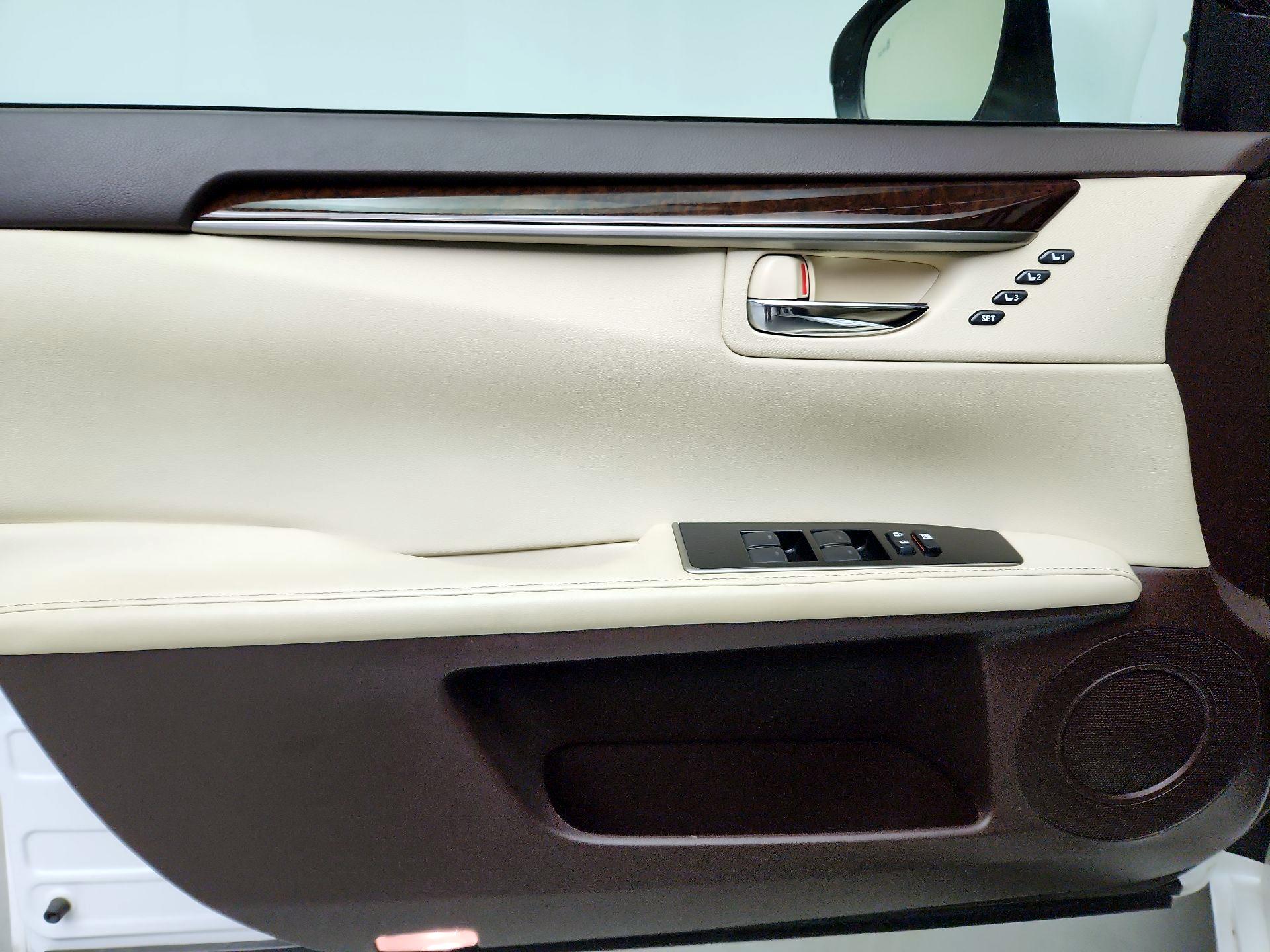 Thumbnail: 2017 Lexus ES - 12