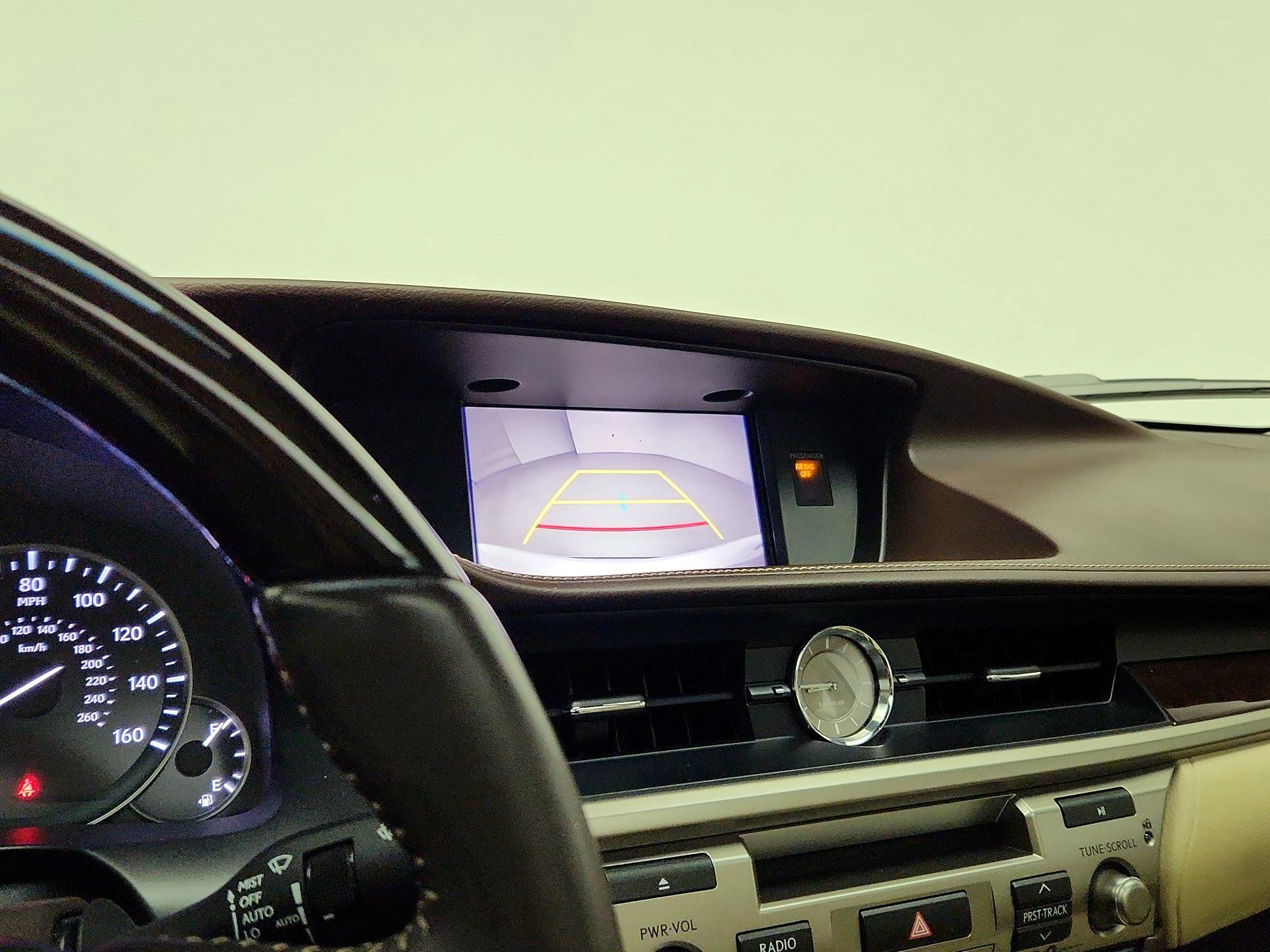 Thumbnail: 2017 Lexus ES - 14