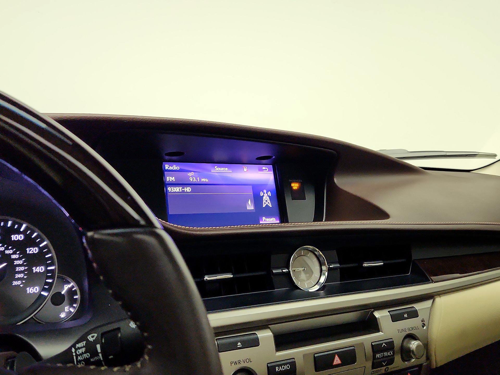 Thumbnail: 2017 Lexus ES - 15