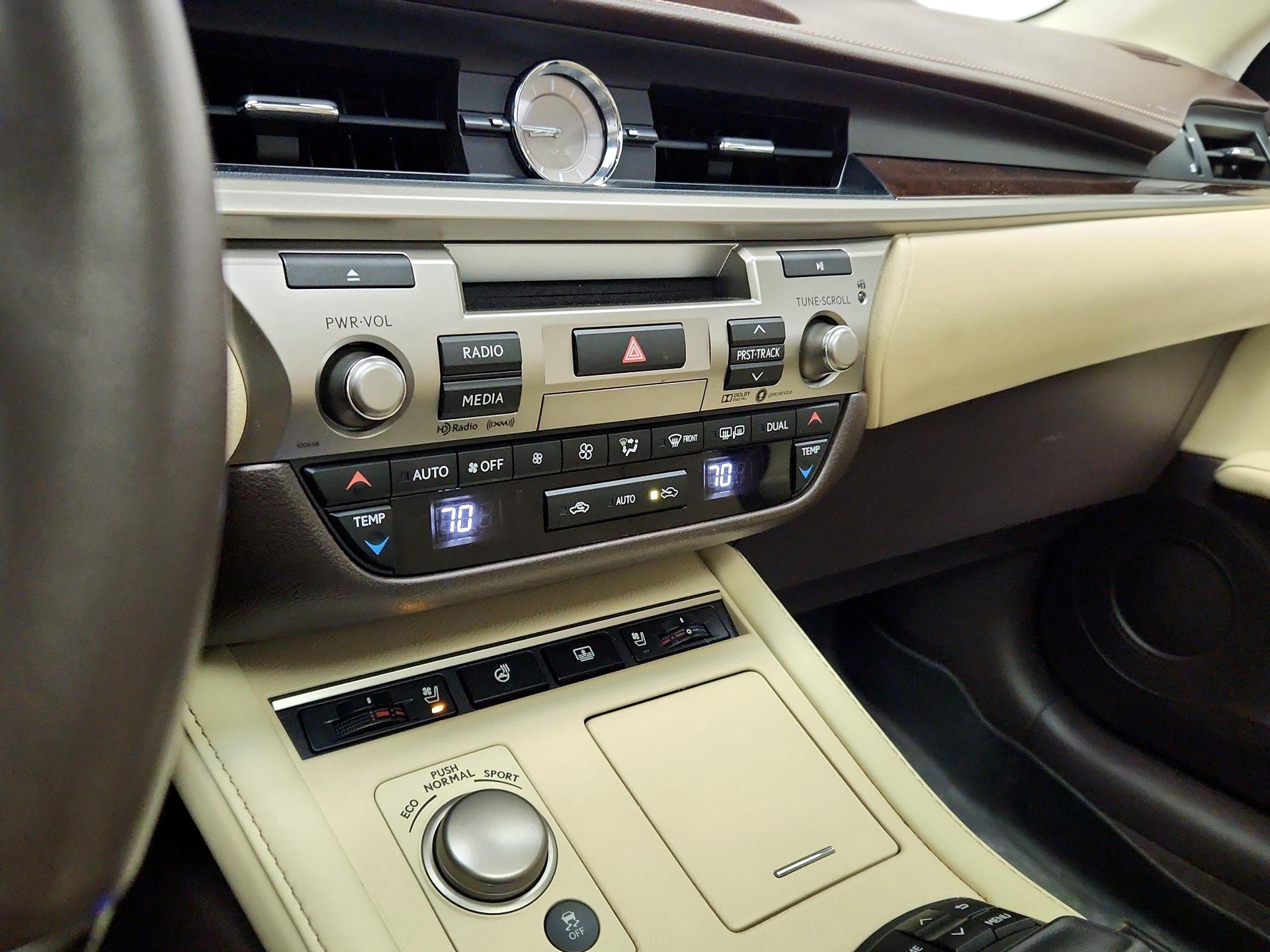 Thumbnail: 2017 Lexus ES - 16