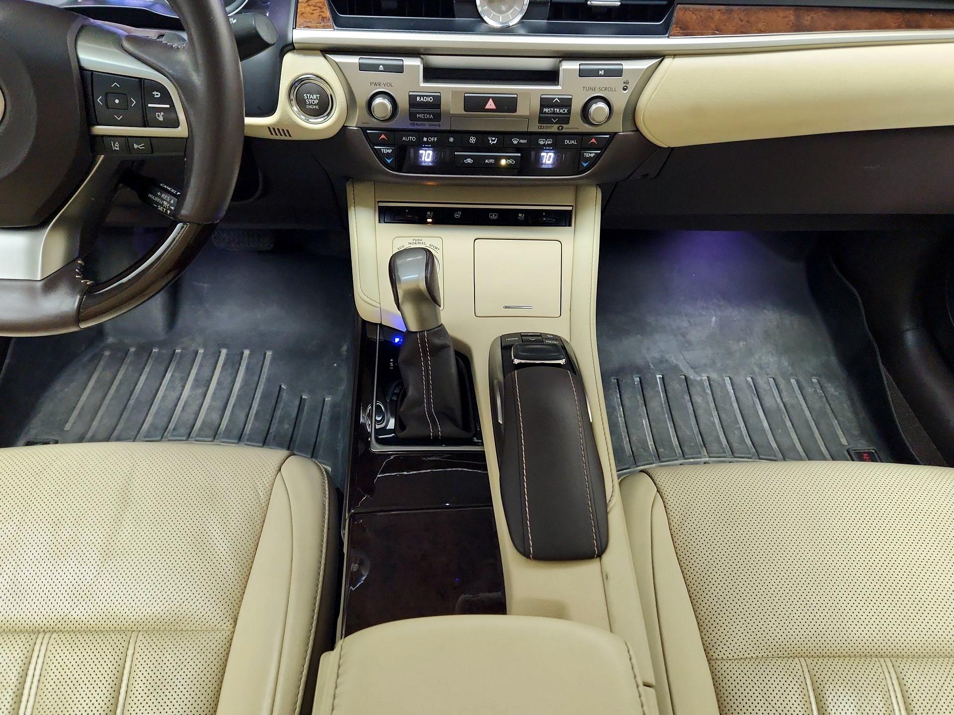 Thumbnail: 2017 Lexus ES - 17