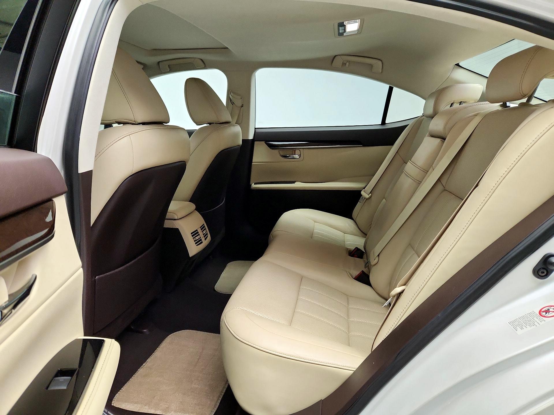 Thumbnail: 2017 Lexus ES - 20