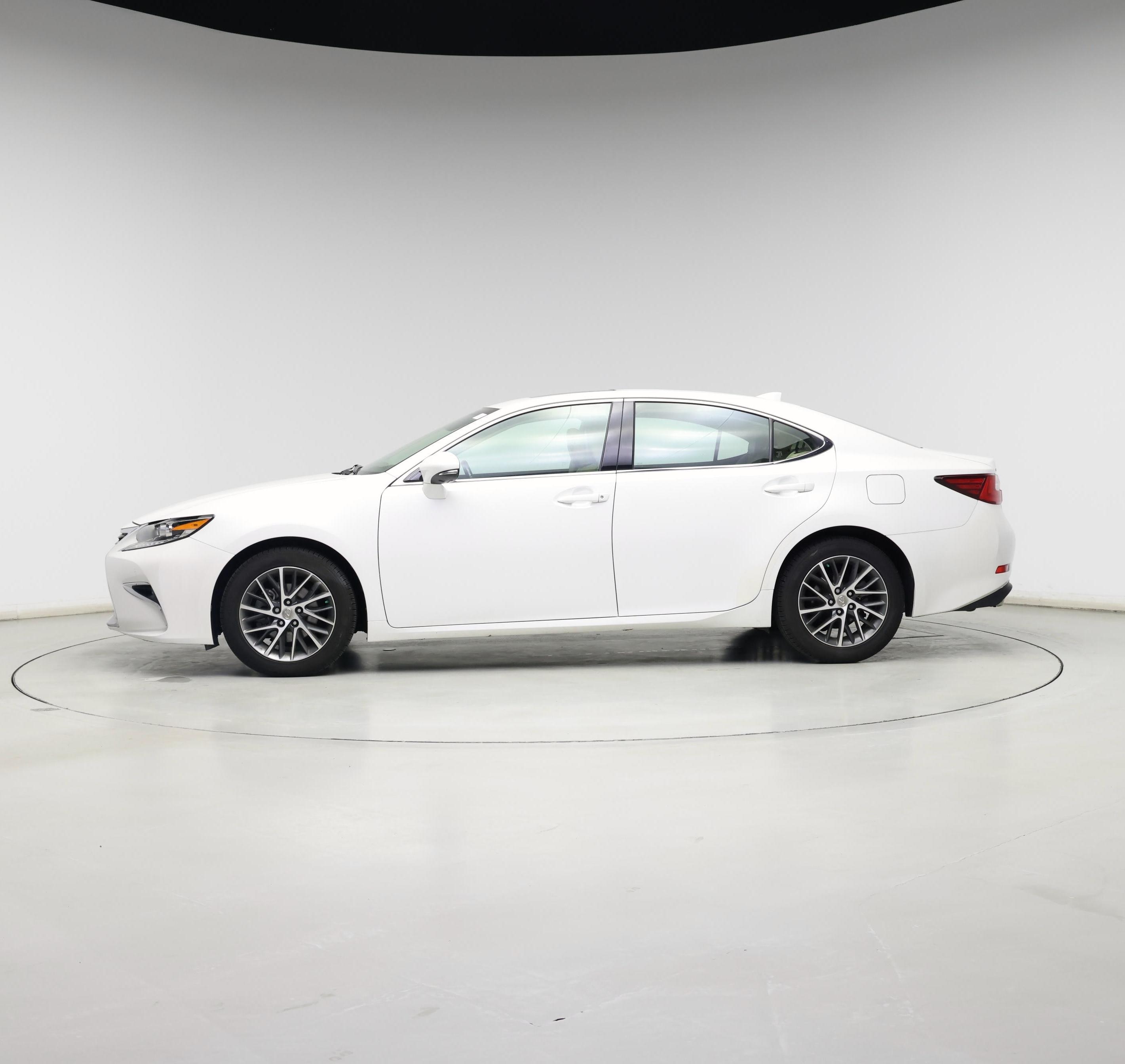 Thumbnail: 2017 Lexus ES - 3
