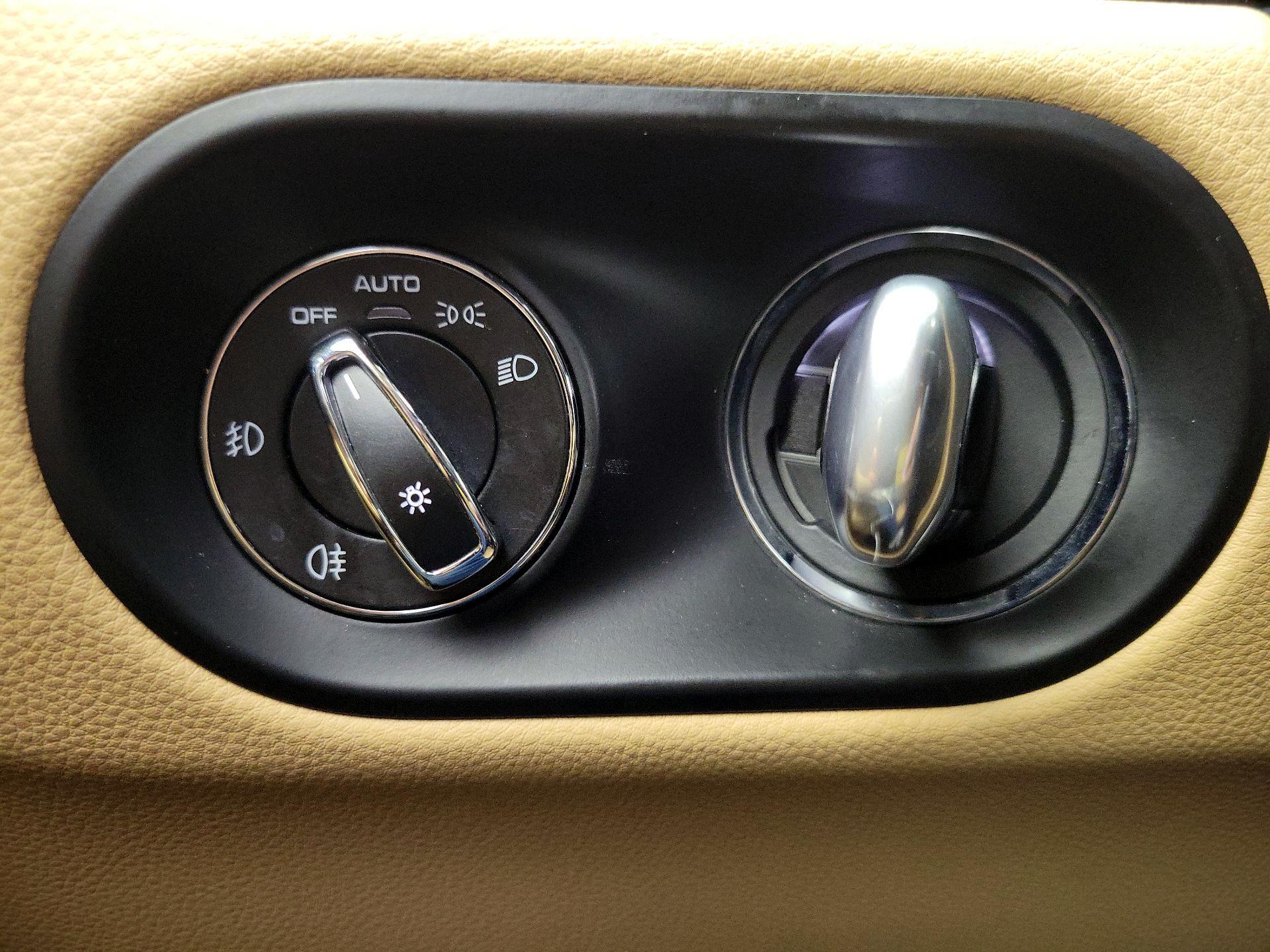 Thumbnail: 2018 Porsche Macan - 13