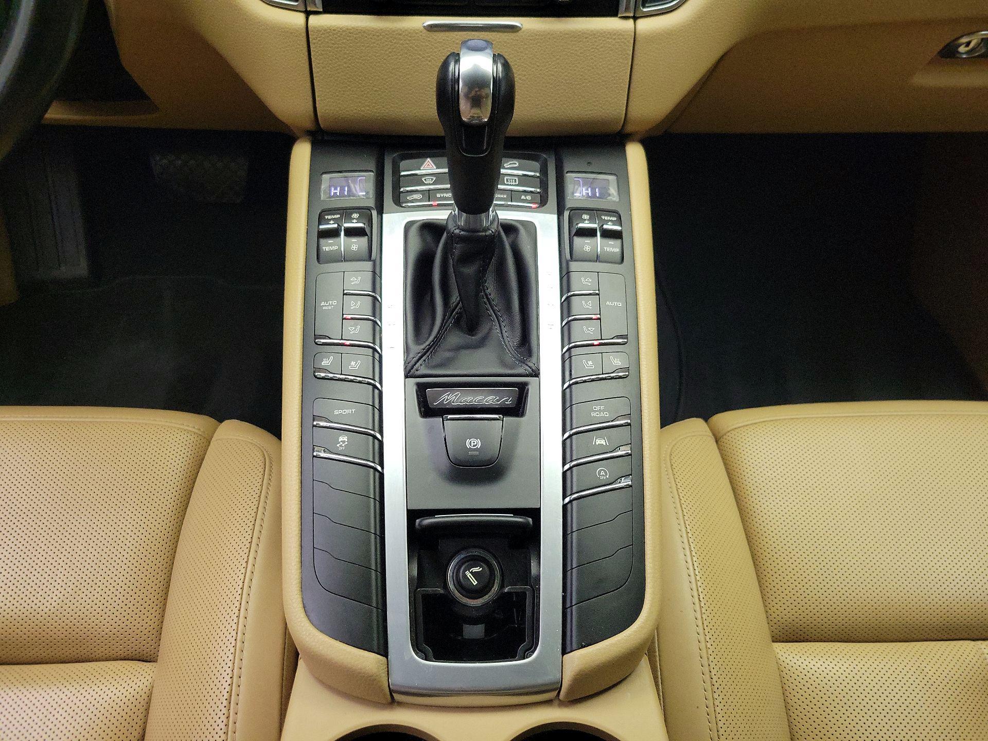 Thumbnail: 2018 Porsche Macan - 18