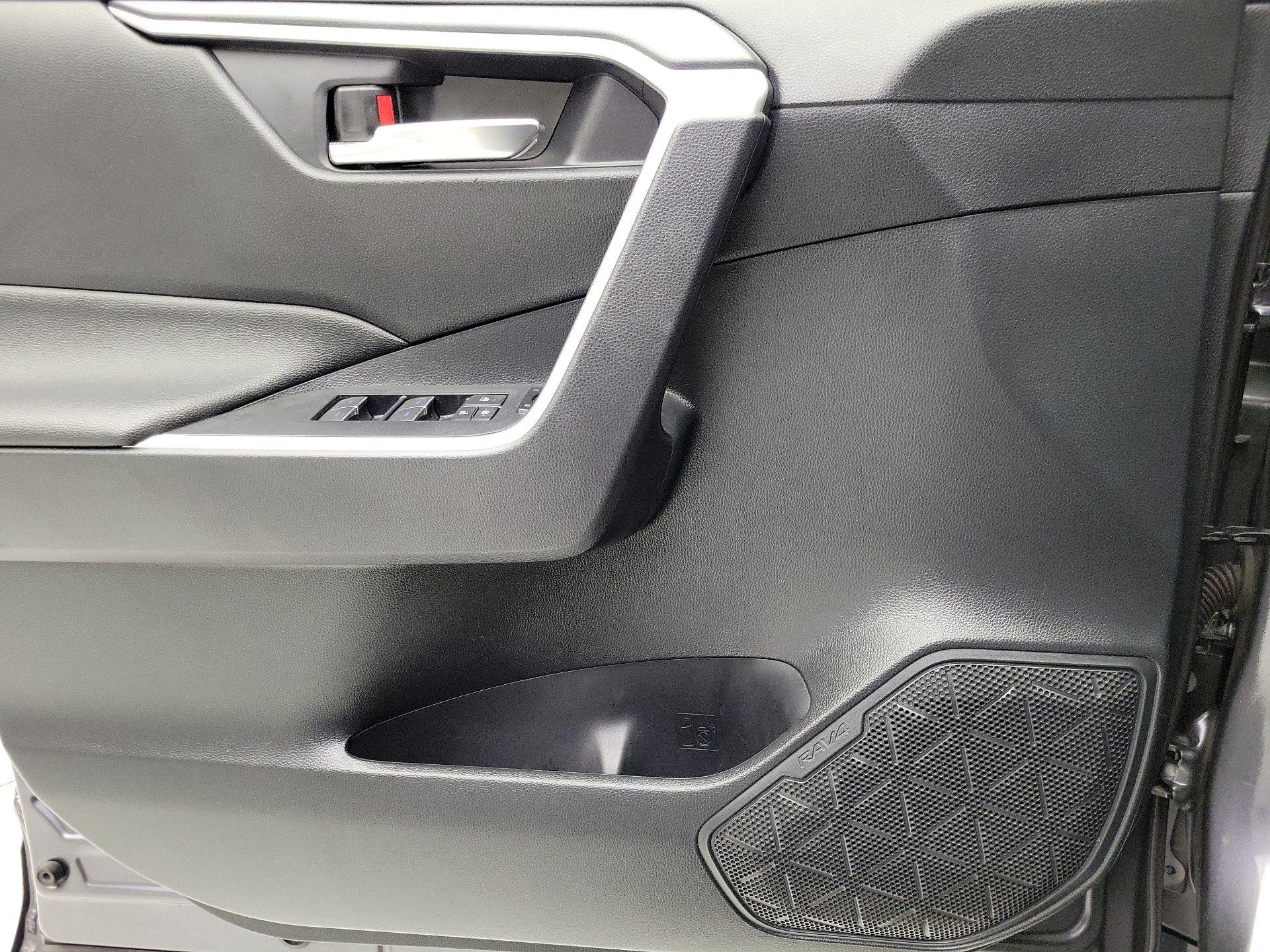 Thumbnail: 2022 Toyota RAV4 - 12