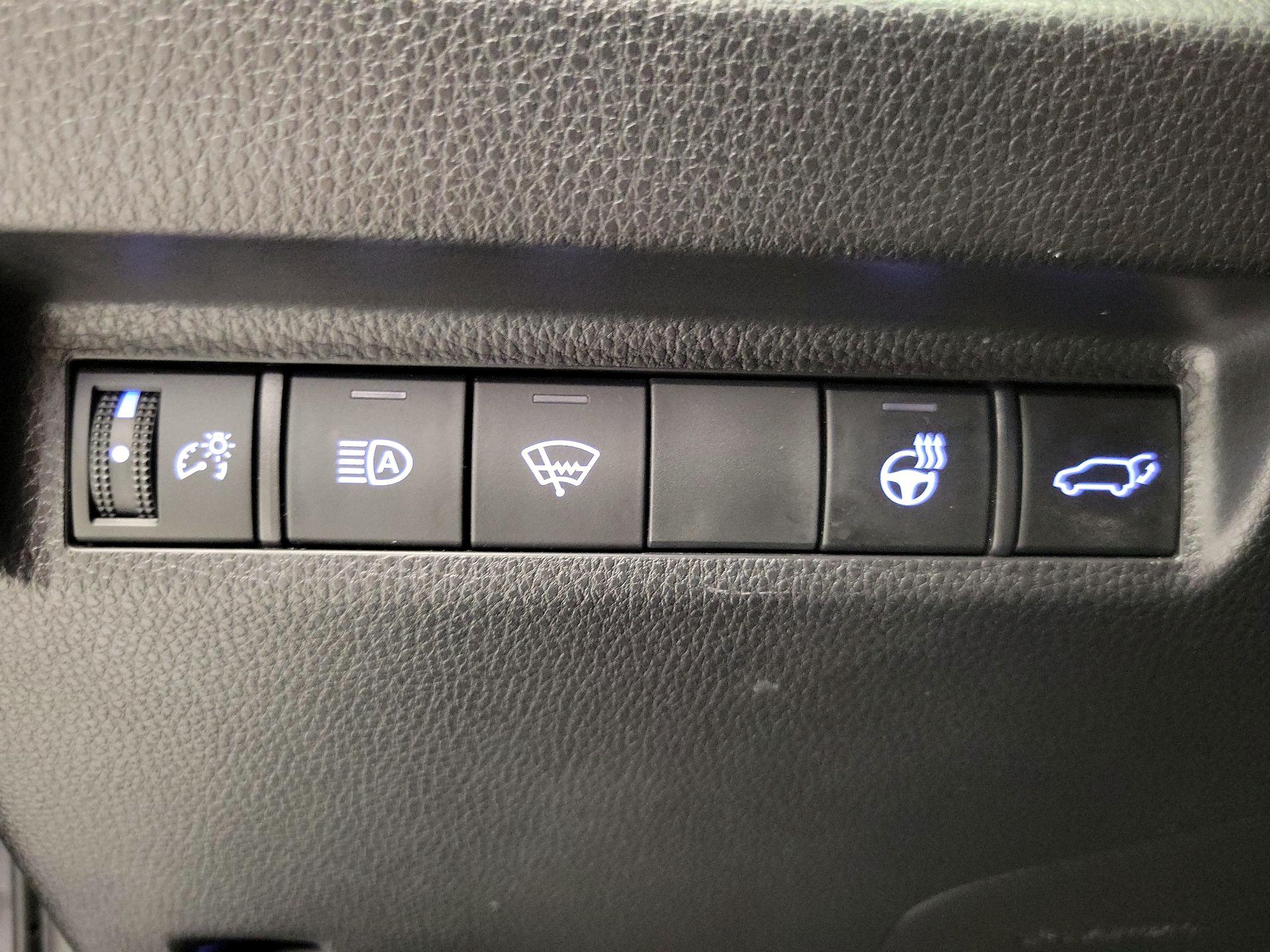 Thumbnail: 2022 Toyota RAV4 - 13