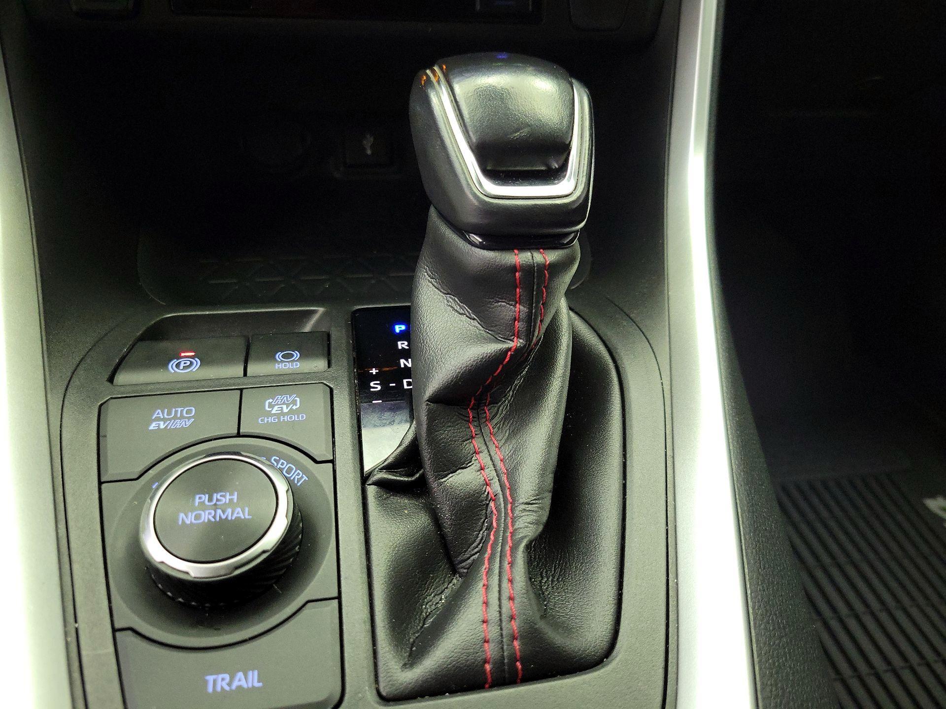 Thumbnail: 2022 Toyota RAV4 - 17