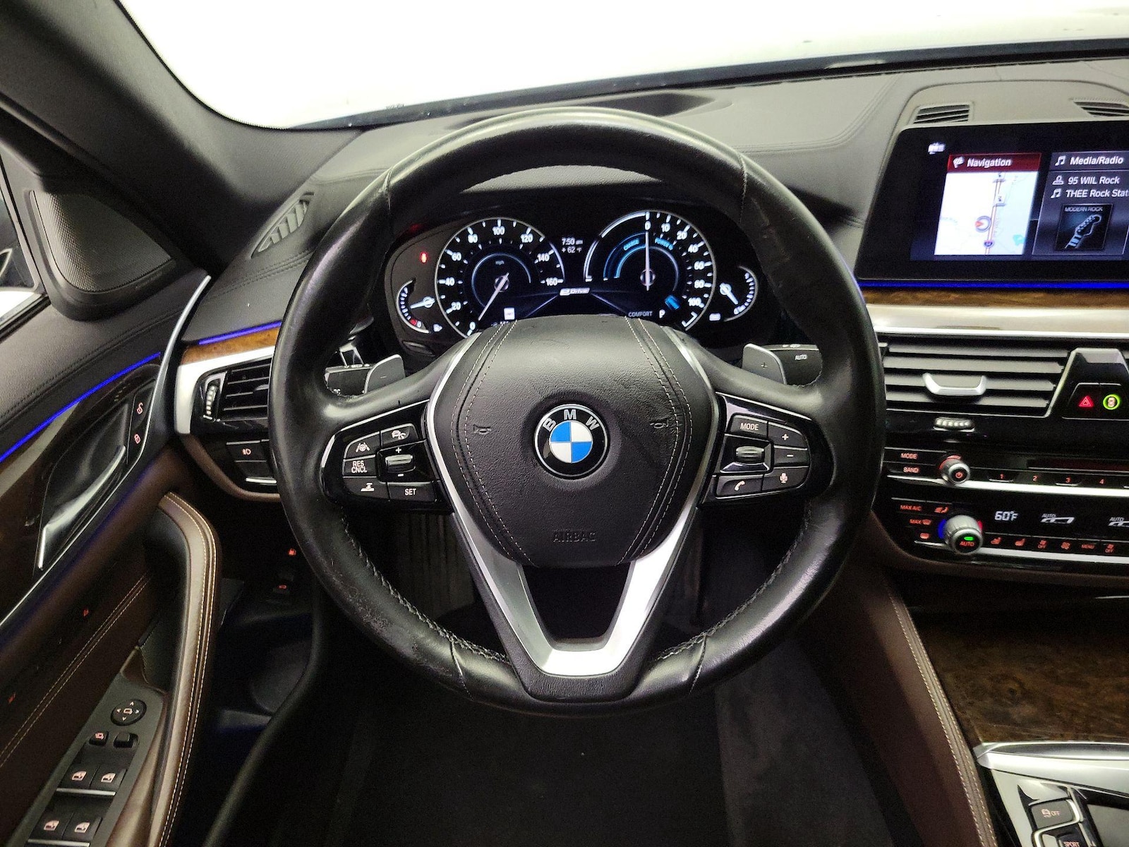 2018 BMW 5 Series 530e - Photo 11