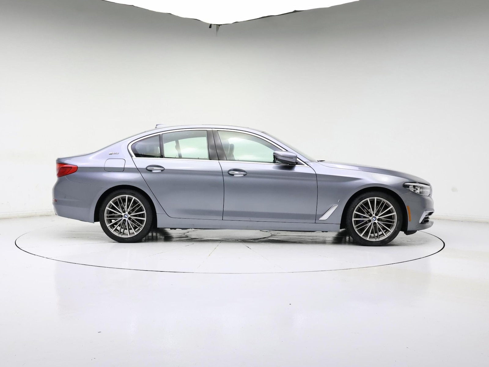 2018 BMW 5 Series 530e - Photo 8