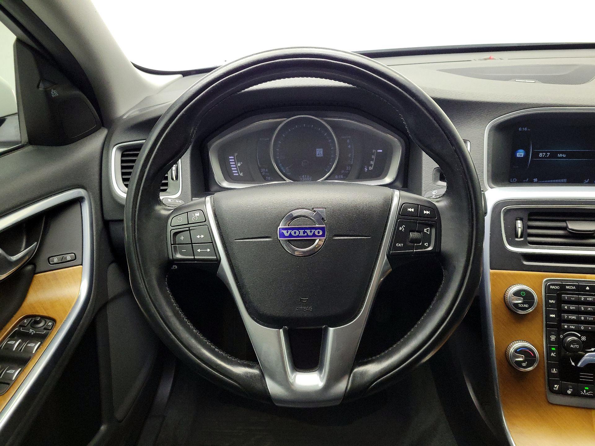 Thumbnail: 2016 Volvo S60 - 10