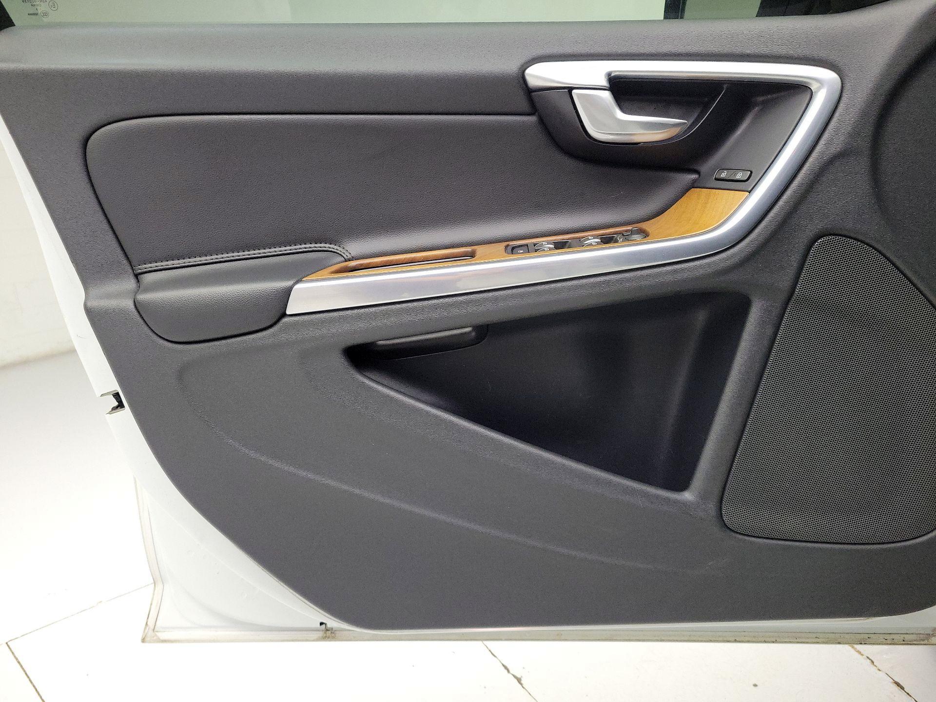 Thumbnail: 2016 Volvo S60 - 12