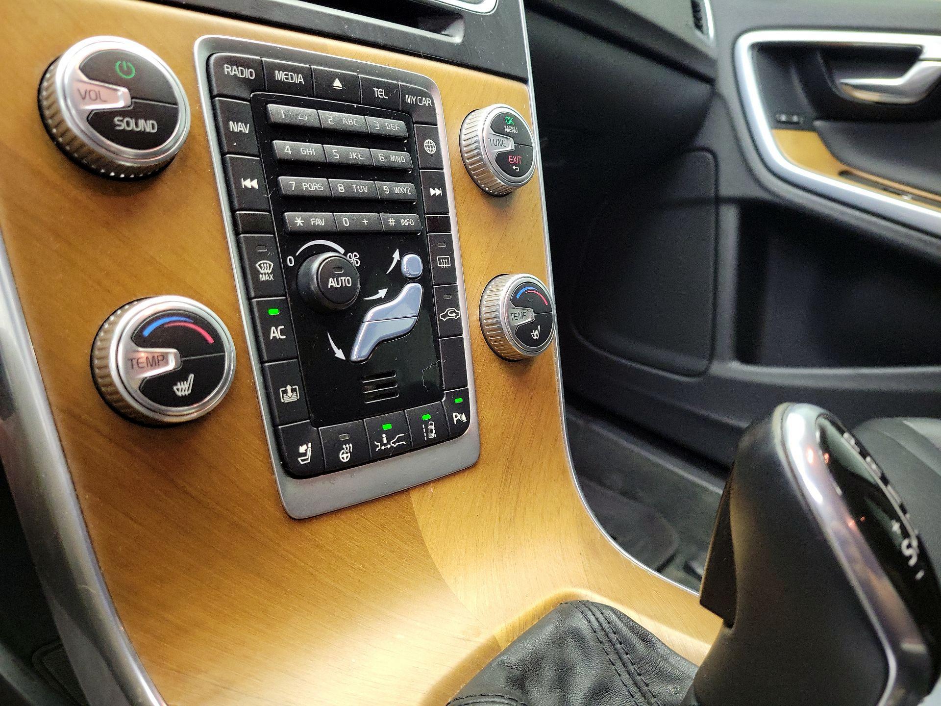 Thumbnail: 2016 Volvo S60 - 16