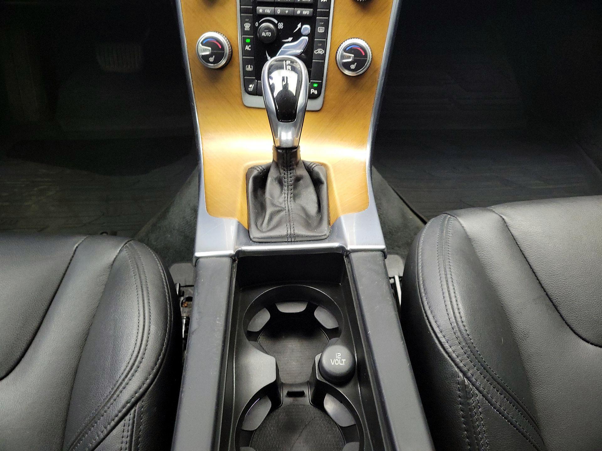 Thumbnail: 2016 Volvo S60 - 17