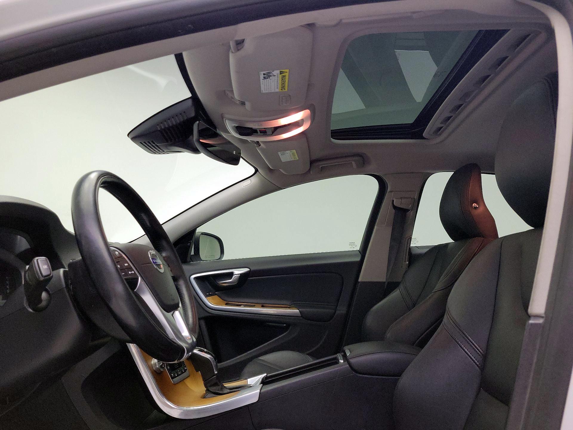 Thumbnail: 2016 Volvo S60 - 19