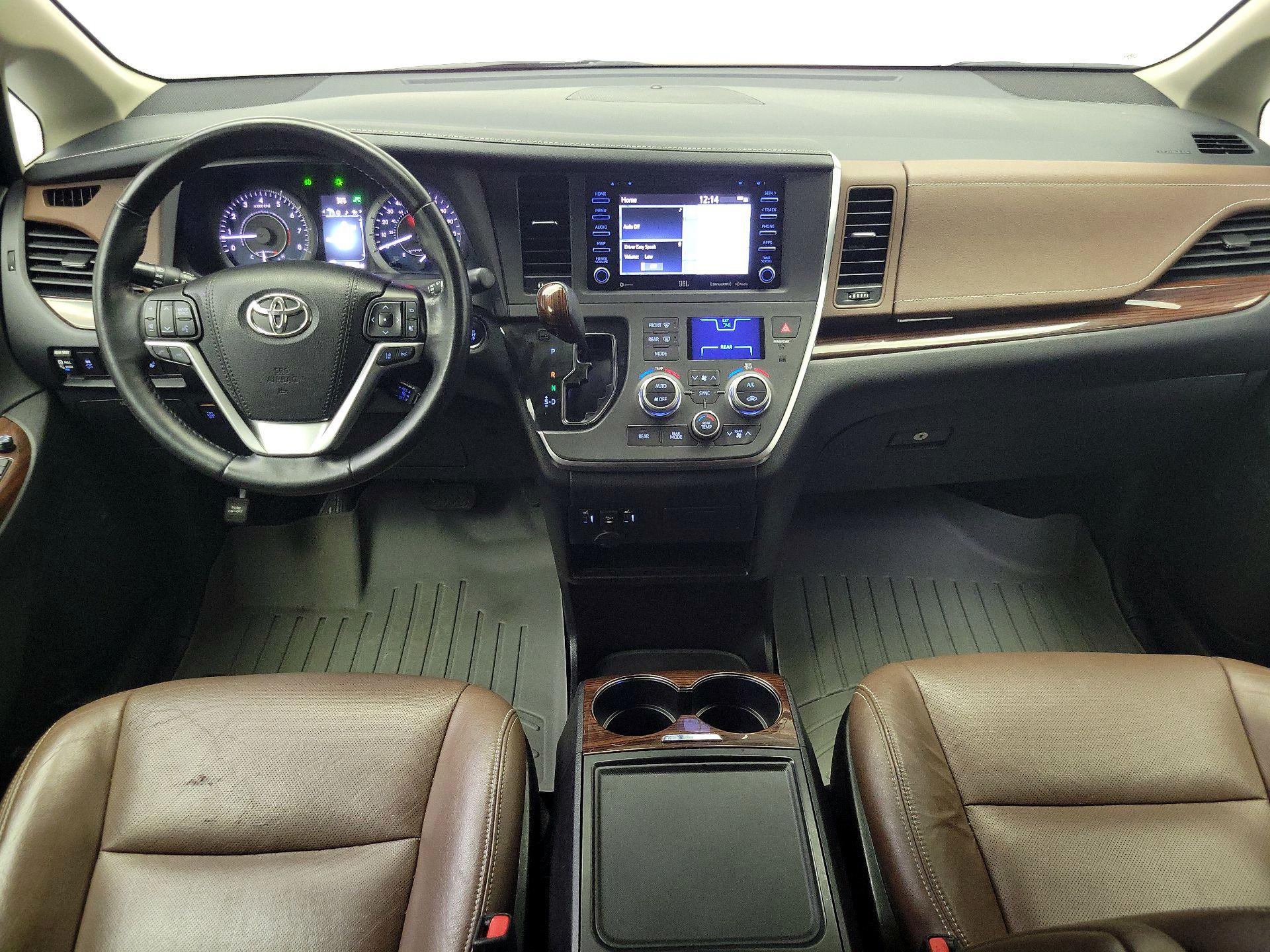 Thumbnail: 2019 Toyota Sienna - 9