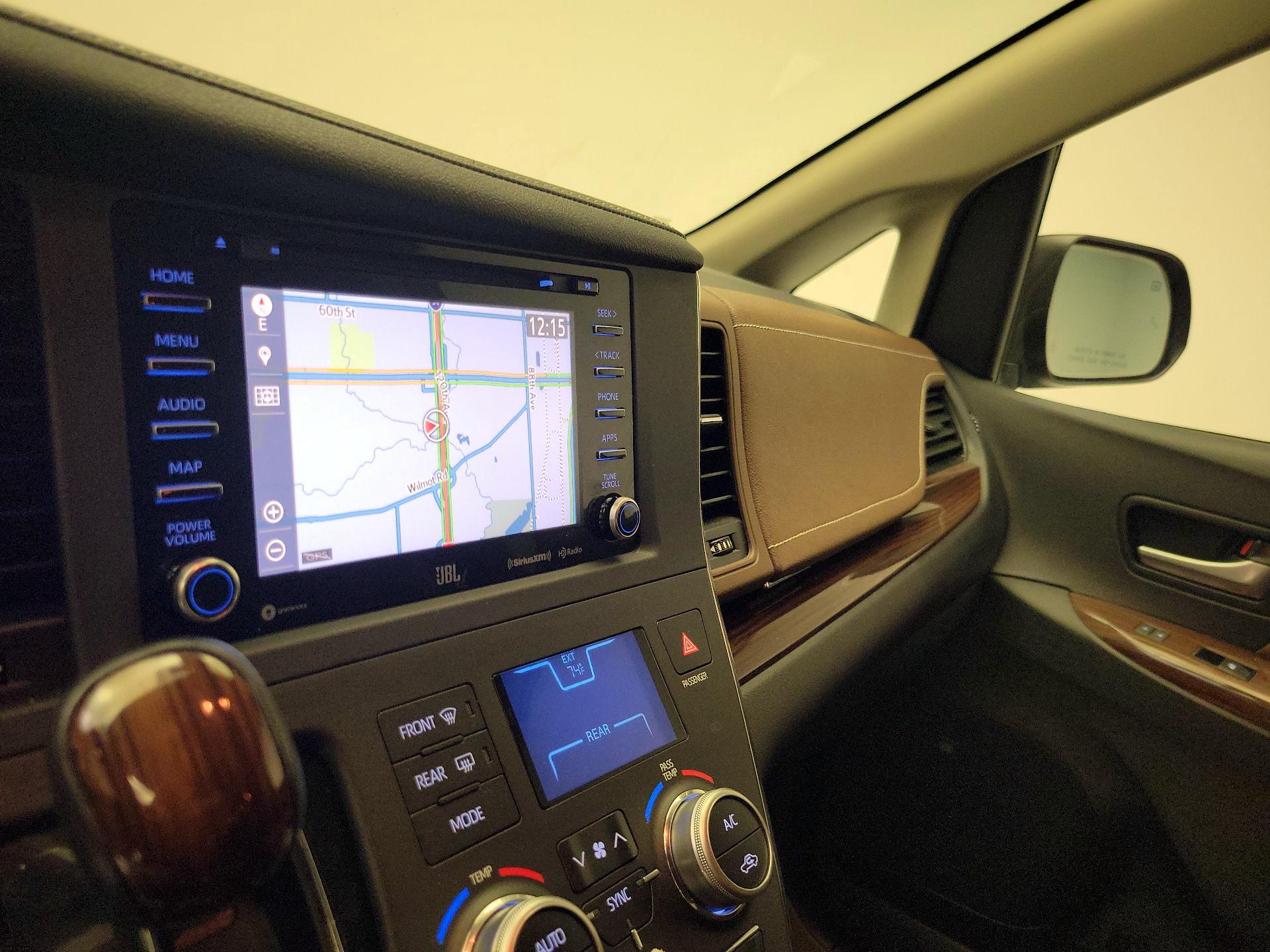 Thumbnail: 2019 Toyota Sienna - 14