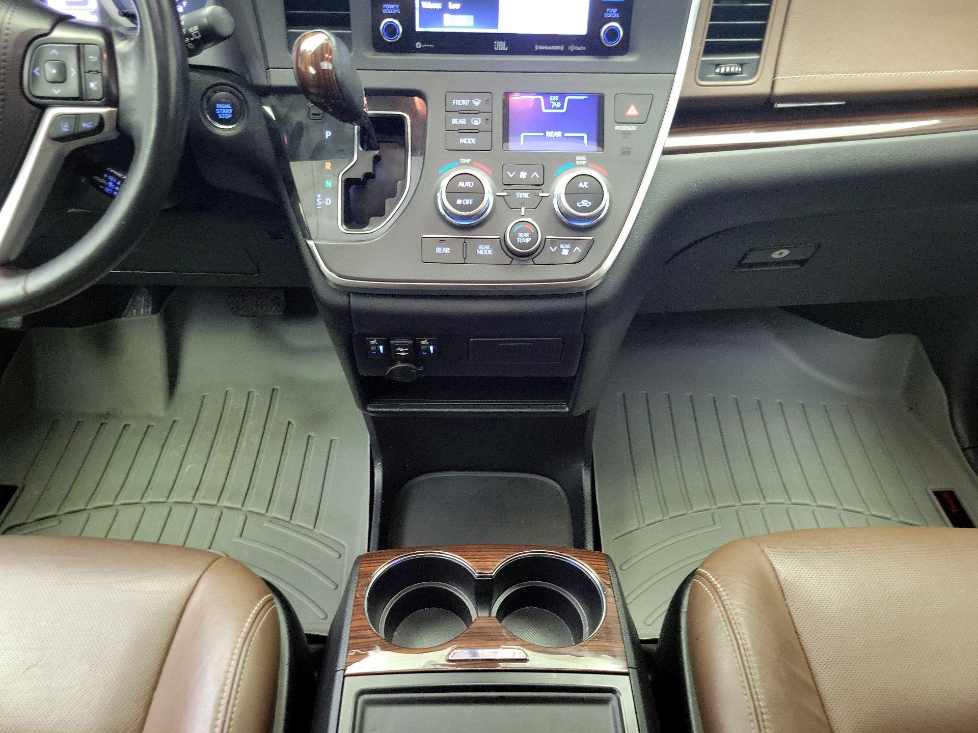 Thumbnail: 2019 Toyota Sienna - 18