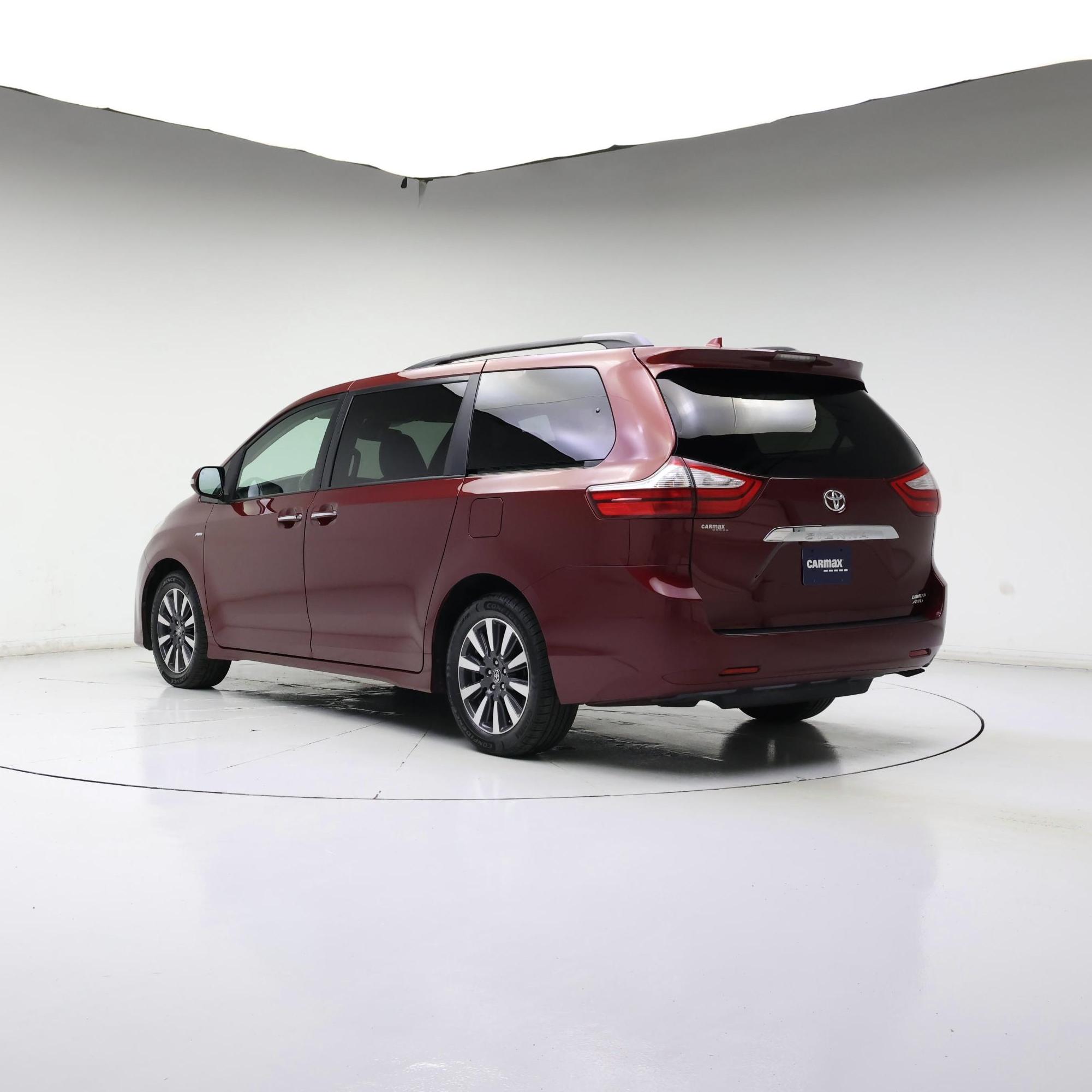 Thumbnail: 2019 Toyota Sienna - 2