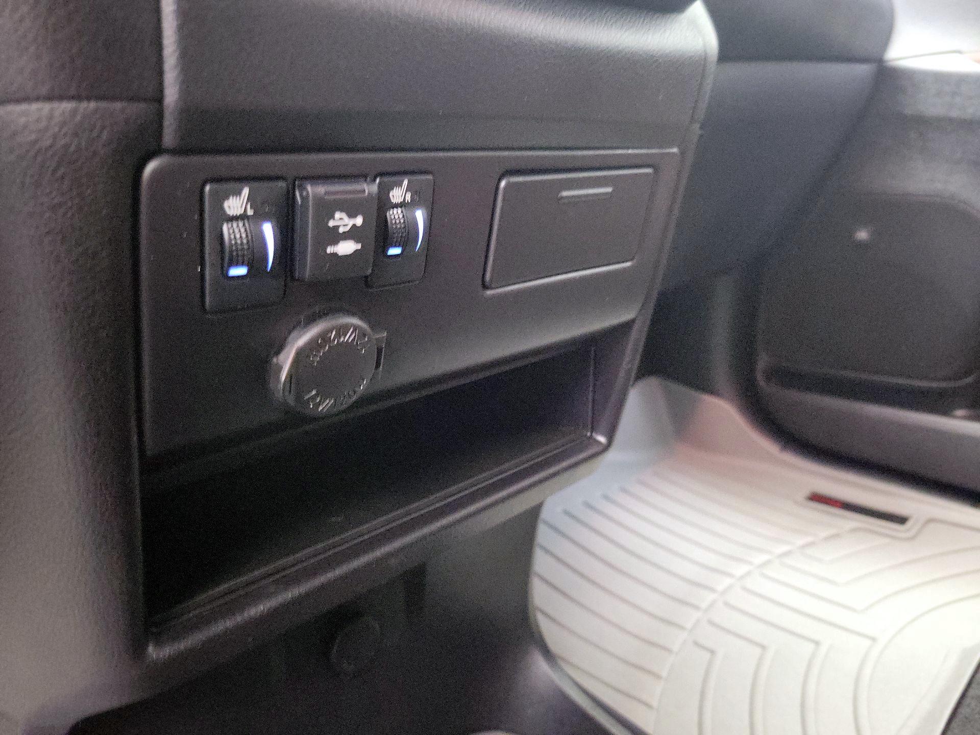 Thumbnail: 2019 Toyota Sienna - 19