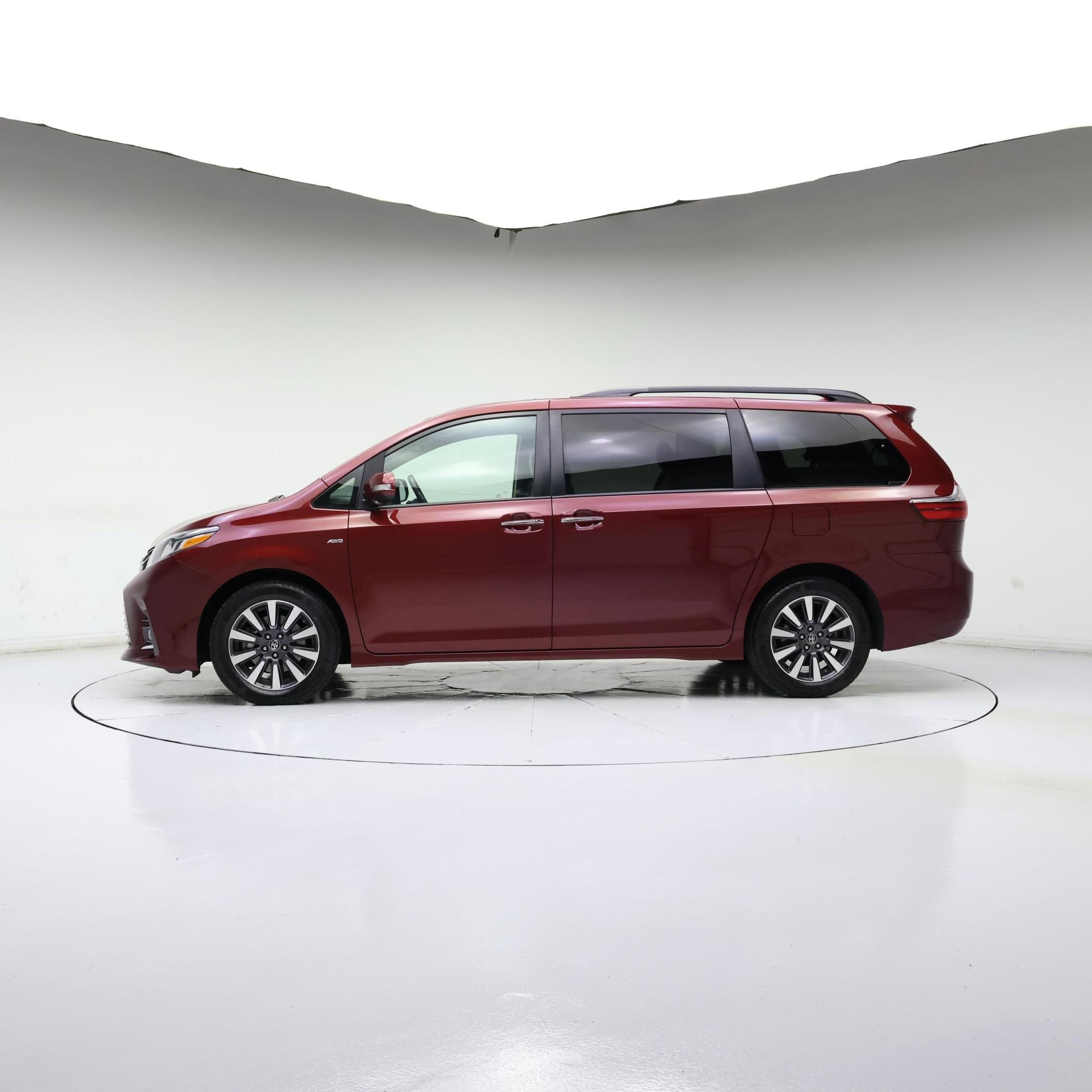 Thumbnail: 2019 Toyota Sienna - 3